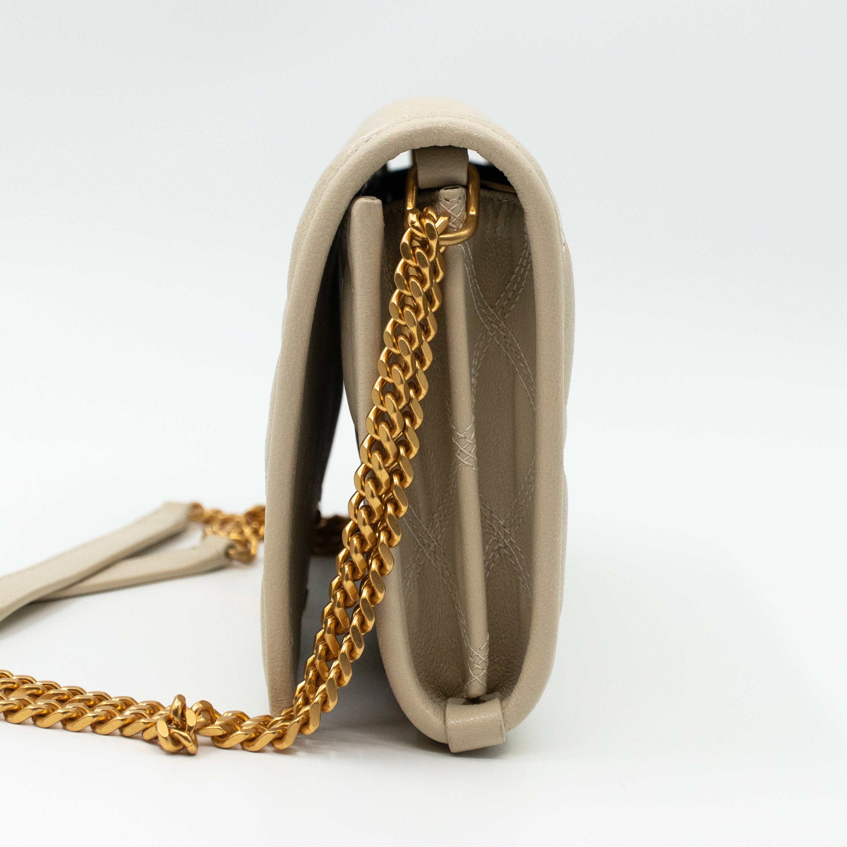 Becky Wallet on Chain Blanc Leather