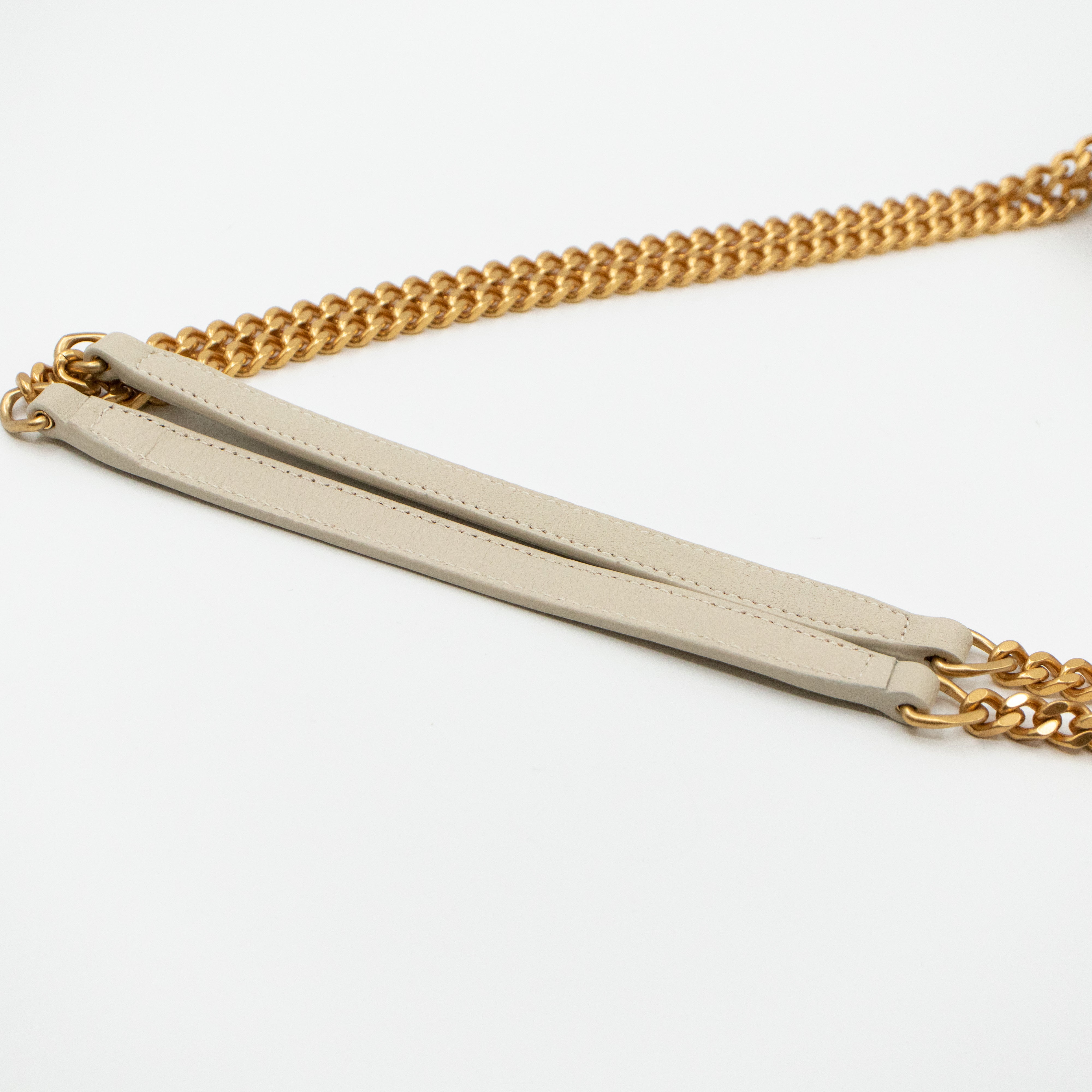 Becky Wallet on Chain Blanc Leather