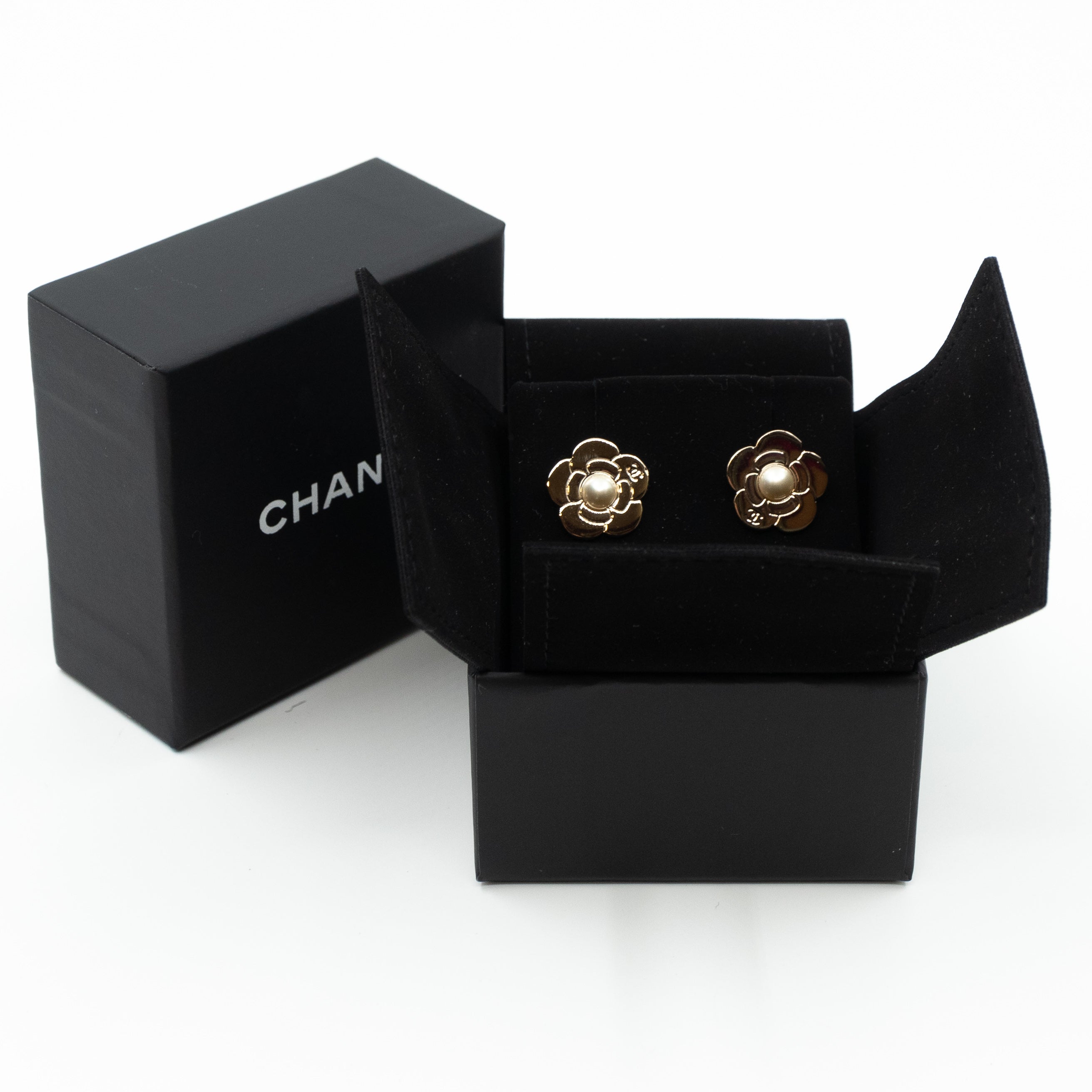 Camellia Pearl Earrings Light Gold