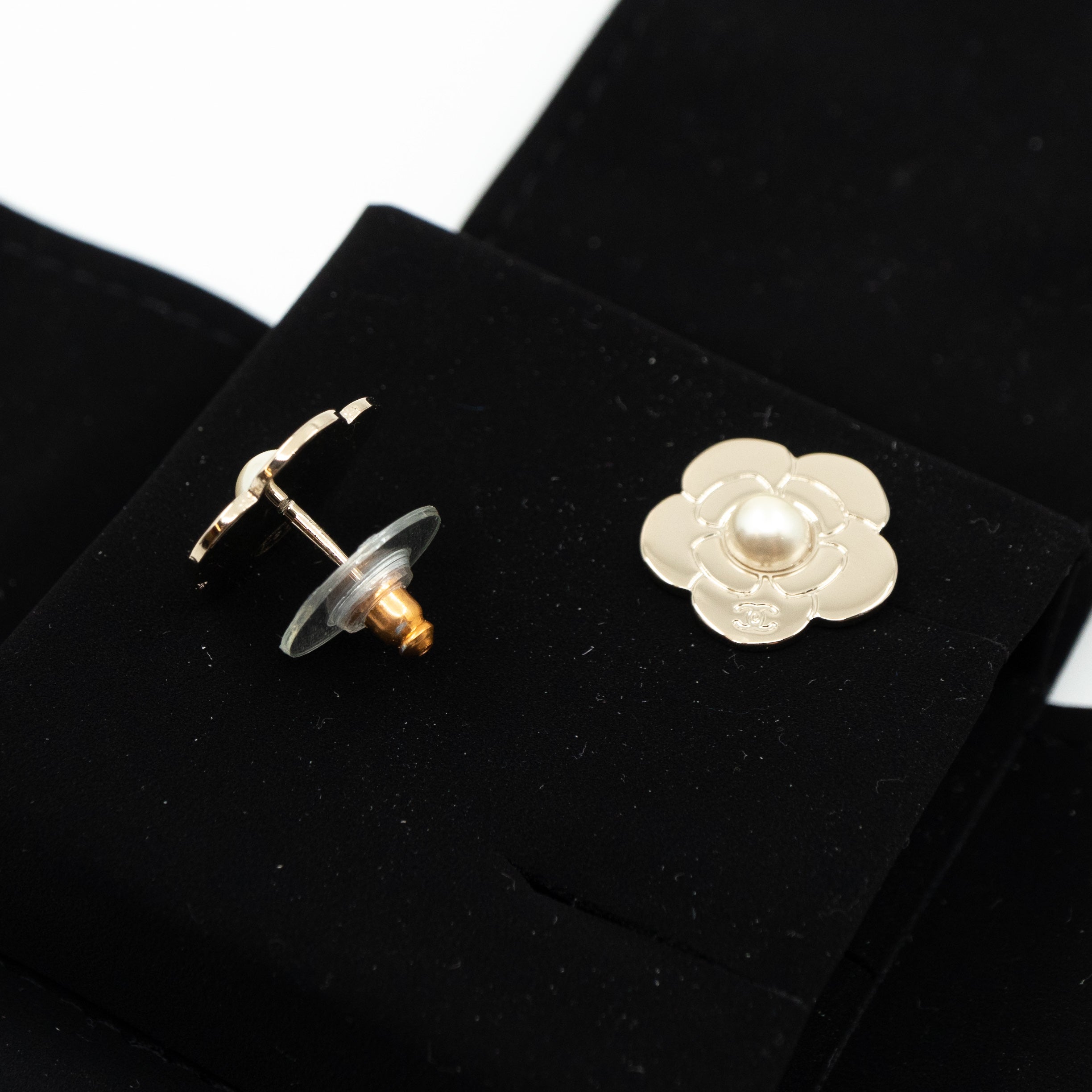 Camellia Pearl Earrings Light Gold