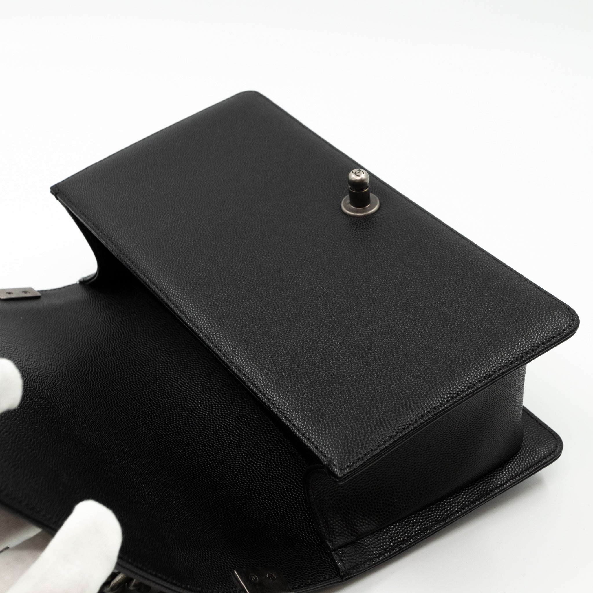 Boy Bag Old Medium Black Caviar Ruthenium