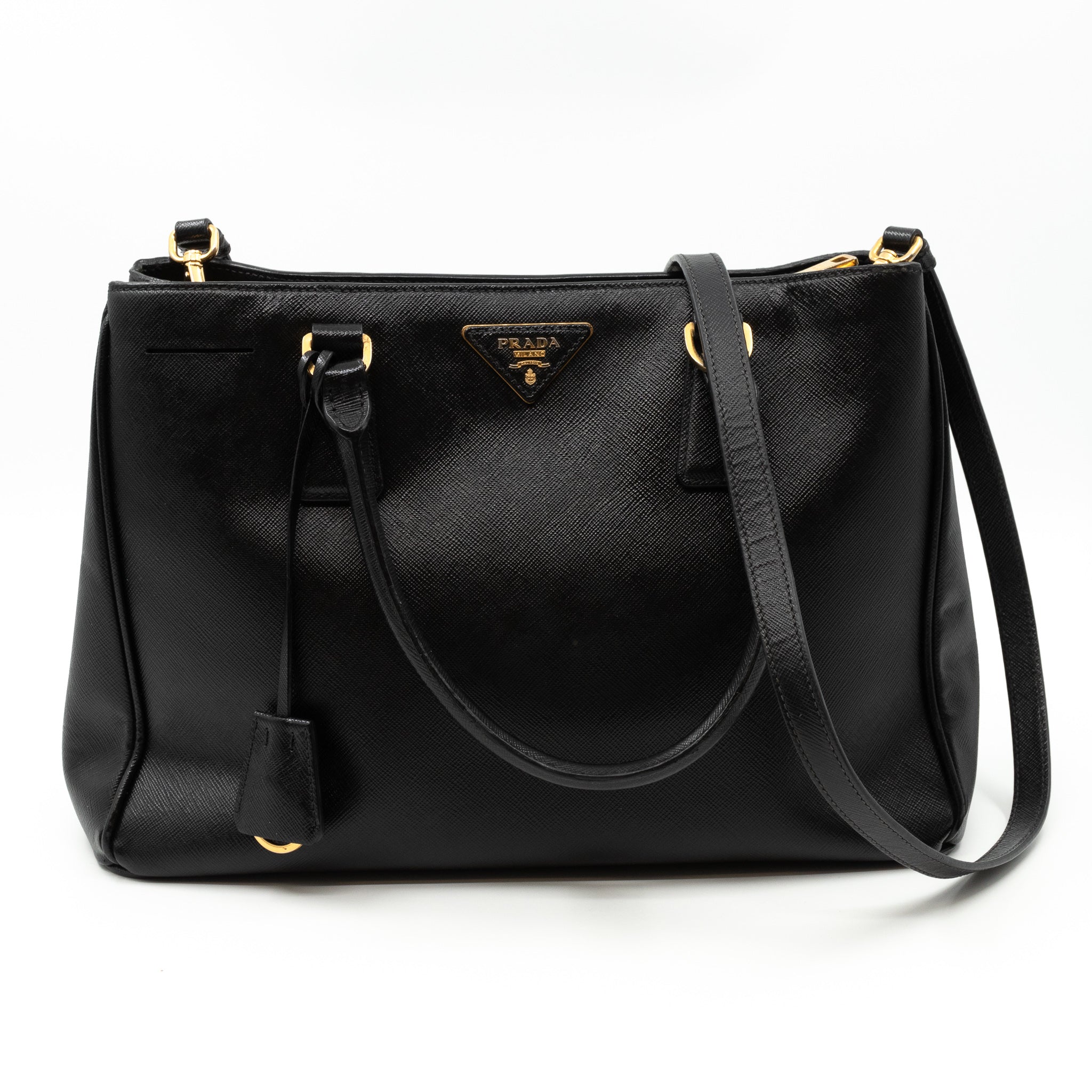 Galleria Medium Single Zip Black Saffiano