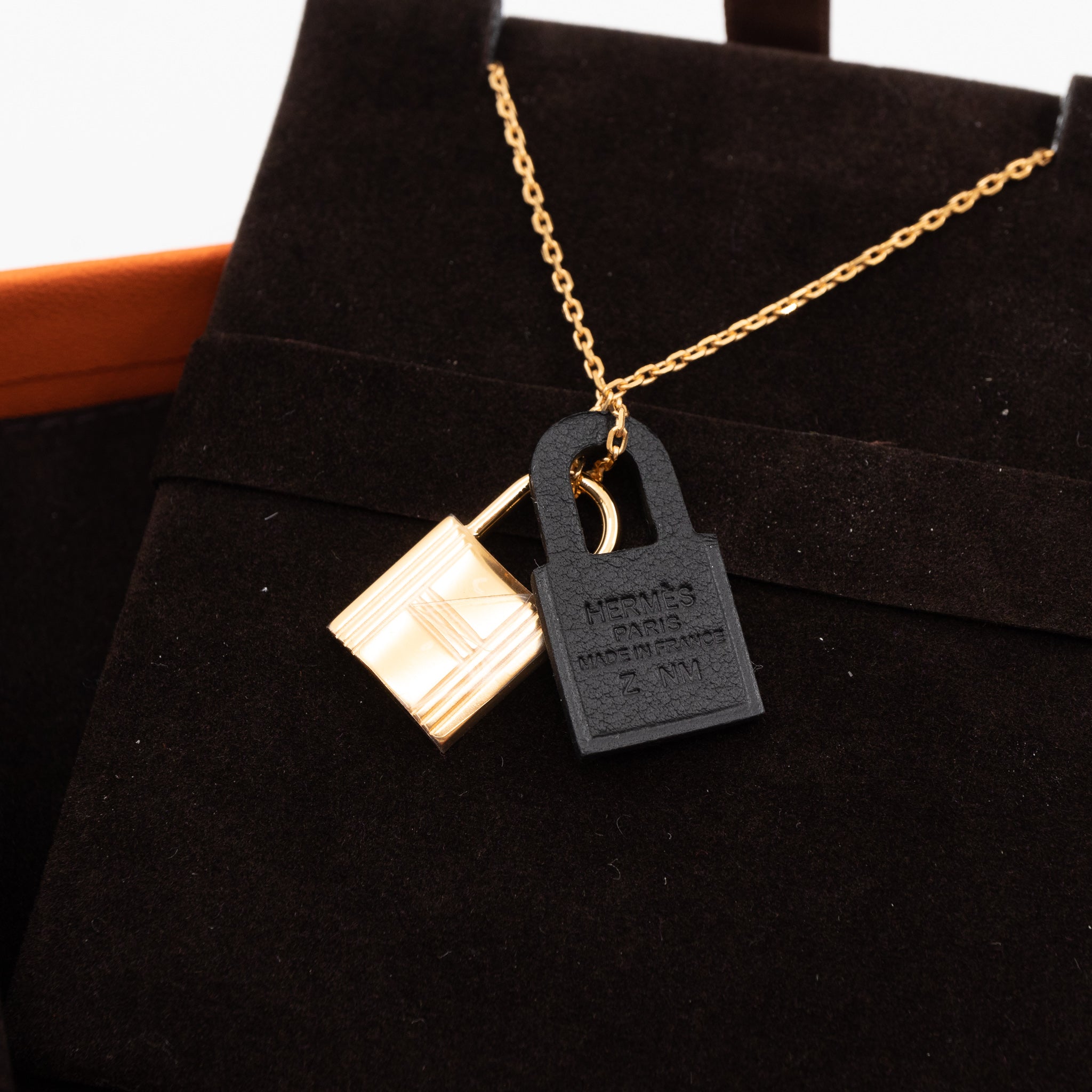O'Kelly Pendant Gold Black