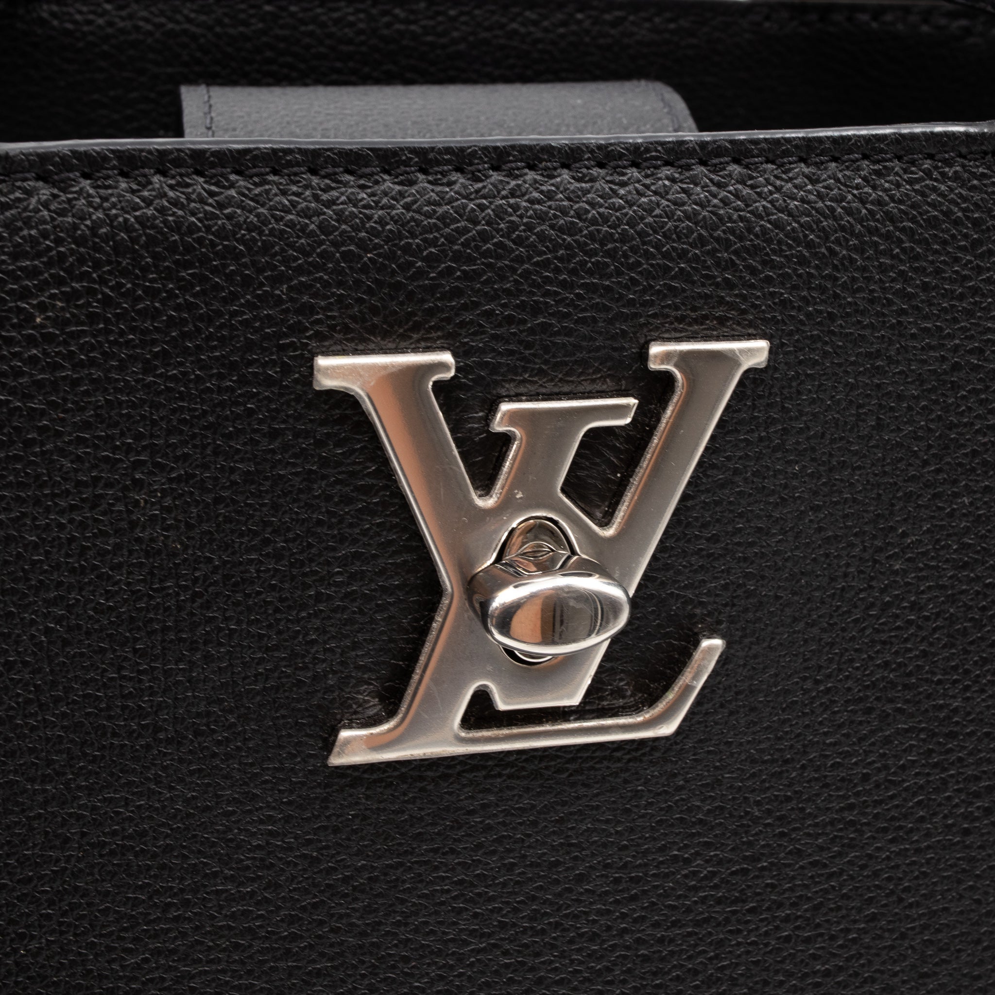 Lockme Day Black Leather