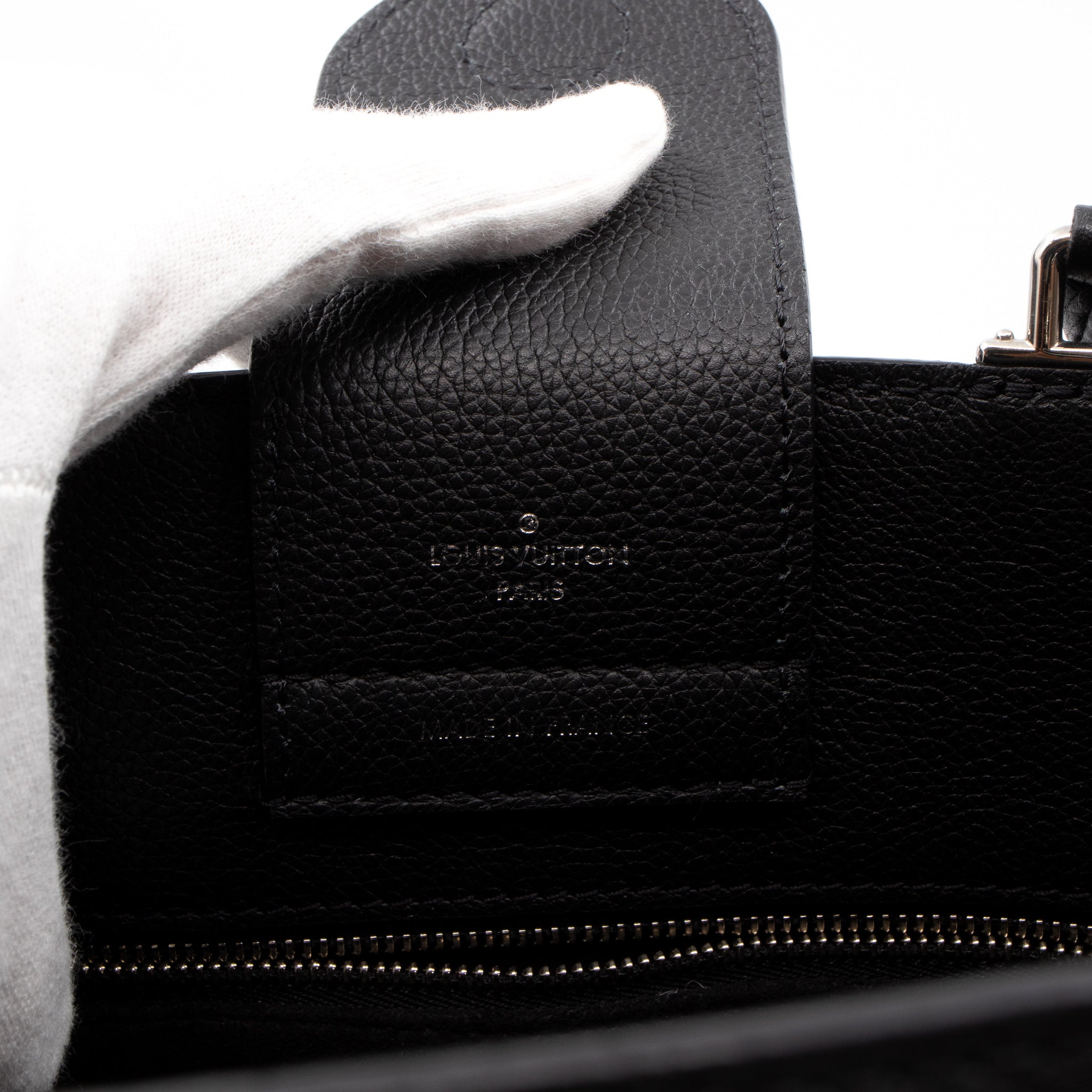 Lockme Day Black Leather