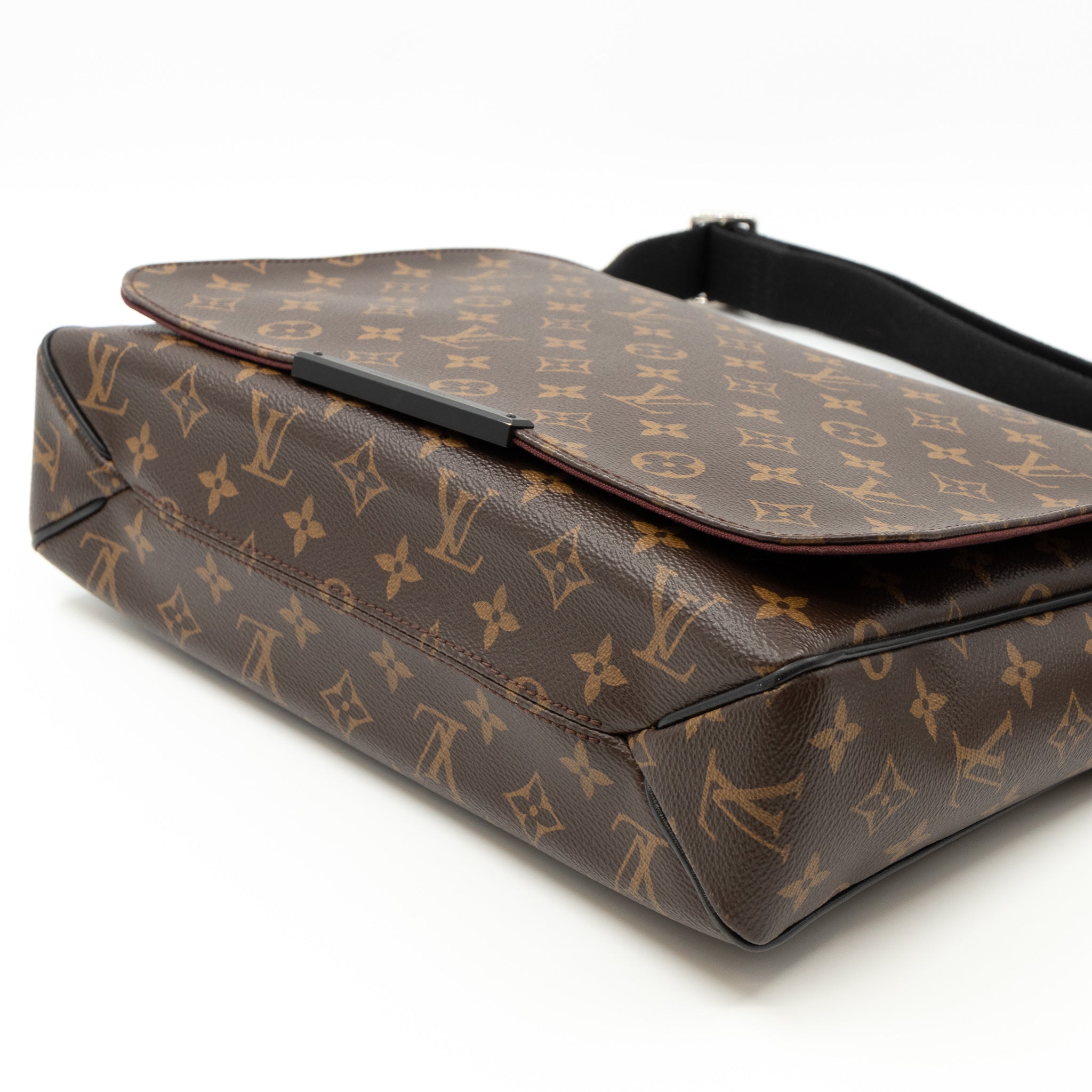 District MM Monogram Macassar