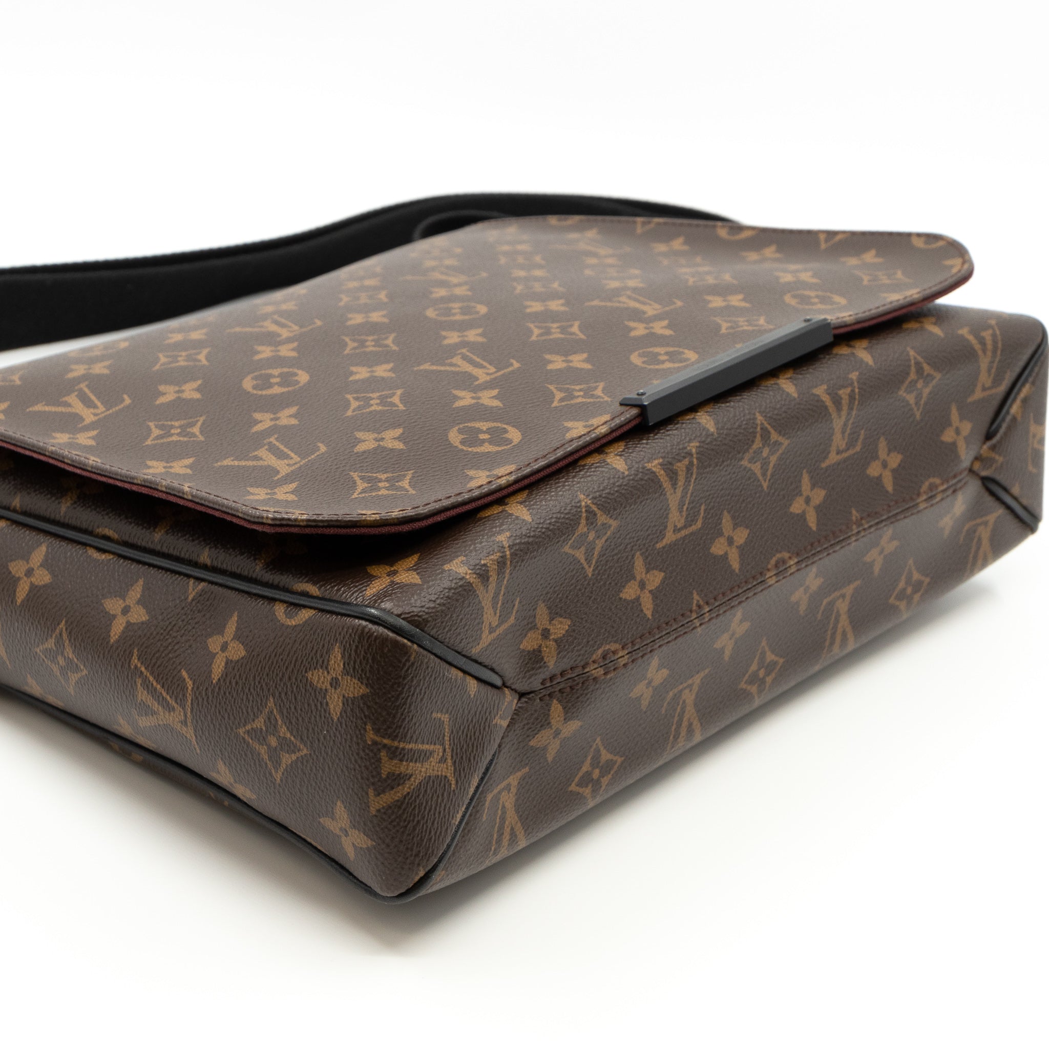 District MM Monogram Macassar