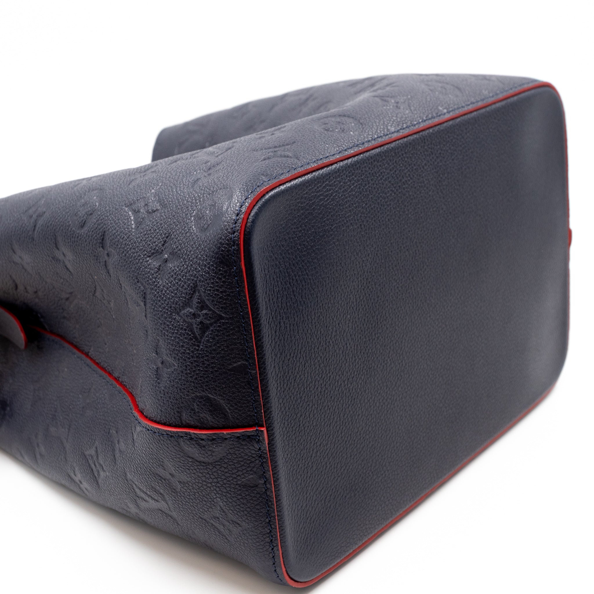 NéoNoé MM Monogram Empreinte Marine Rouge