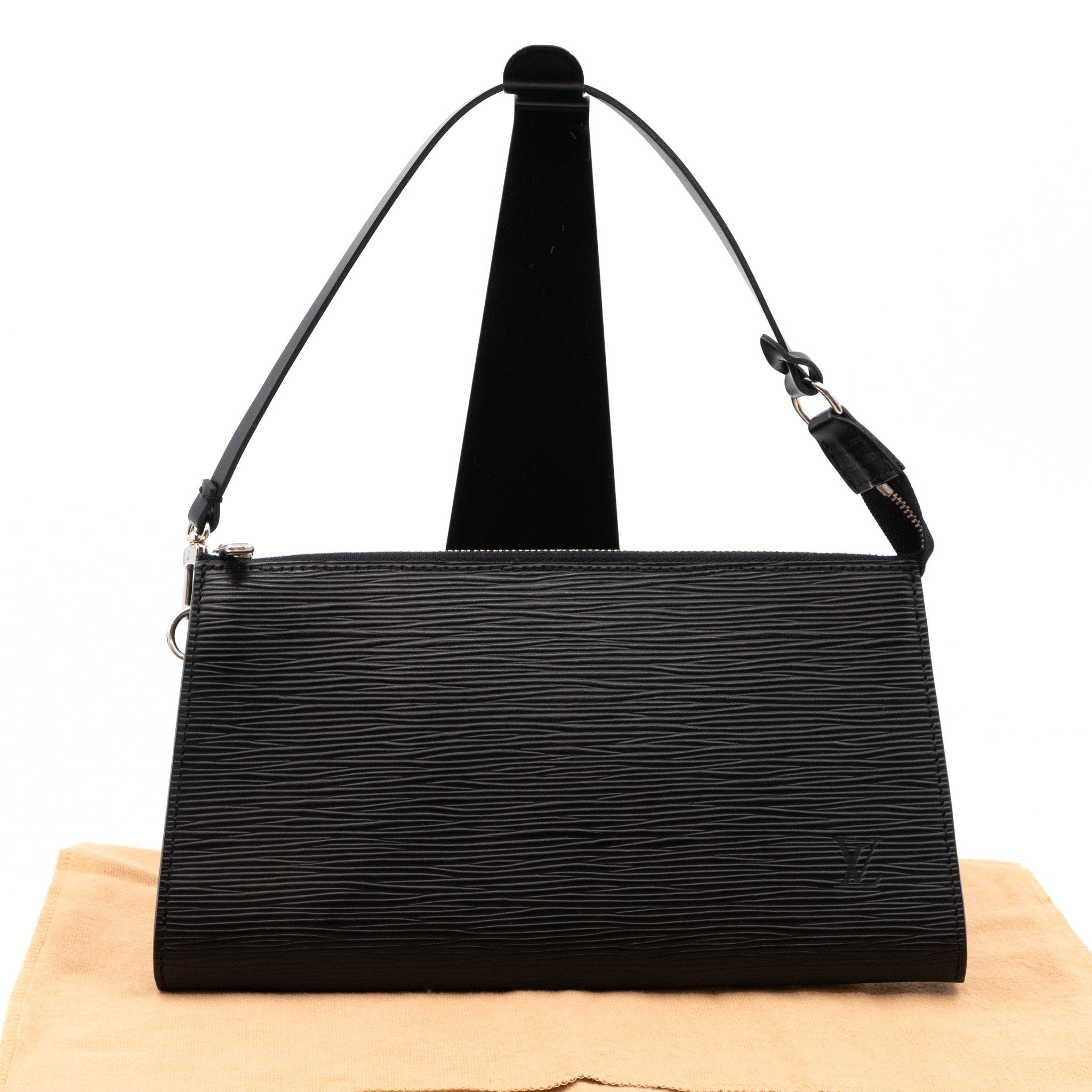 Louis Vuitton Epi Leather Round Pochette (SHF-17463) – LuxeDH