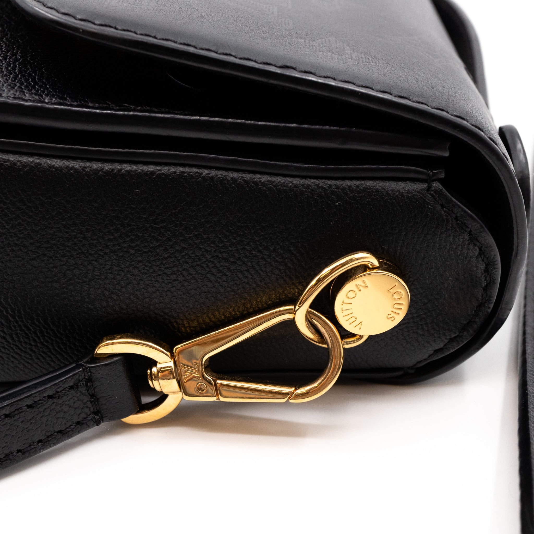 Very Messenger Monogram Leather Black