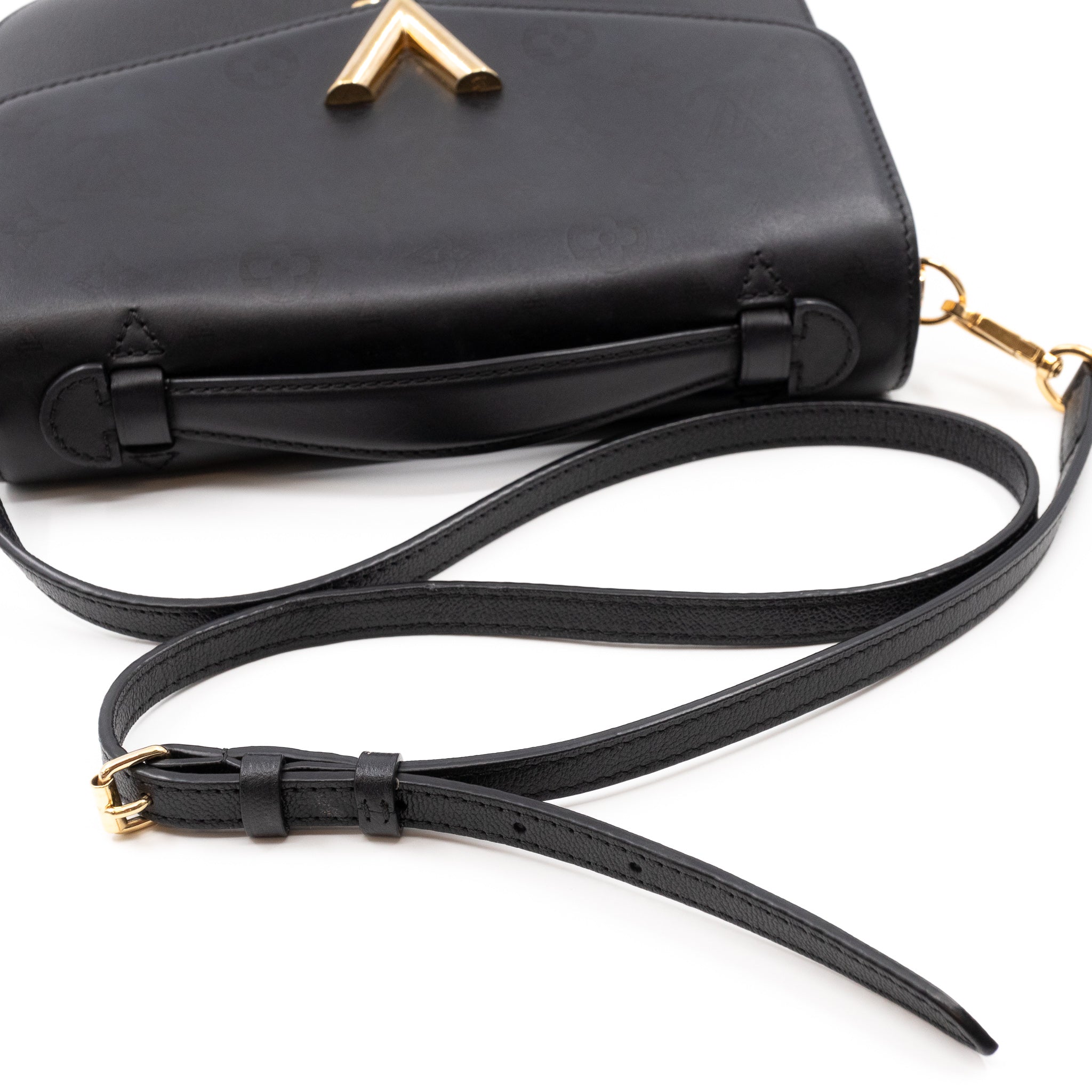 Very Messenger Monogram Leather Black