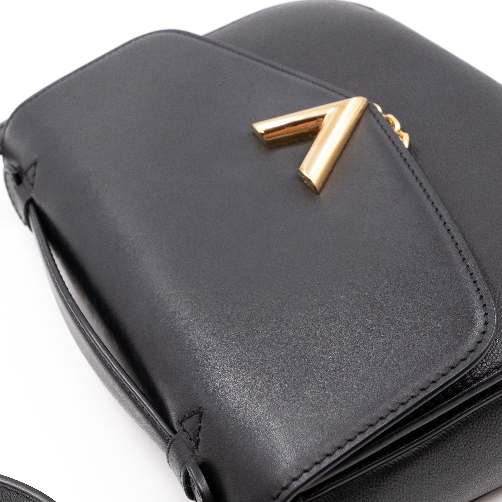 Very Messenger Monogram Leather Black