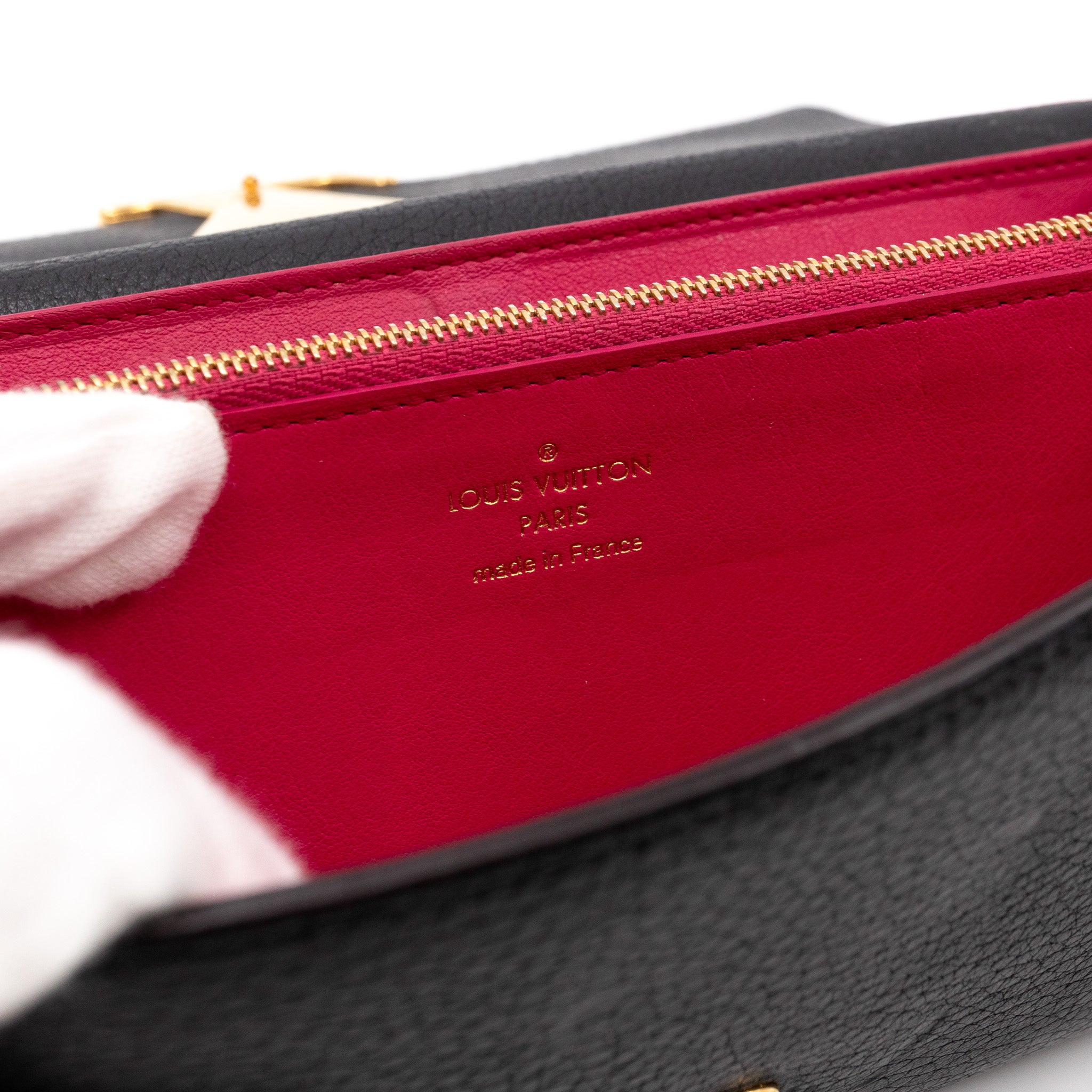 Capucines Wallet Black Leather