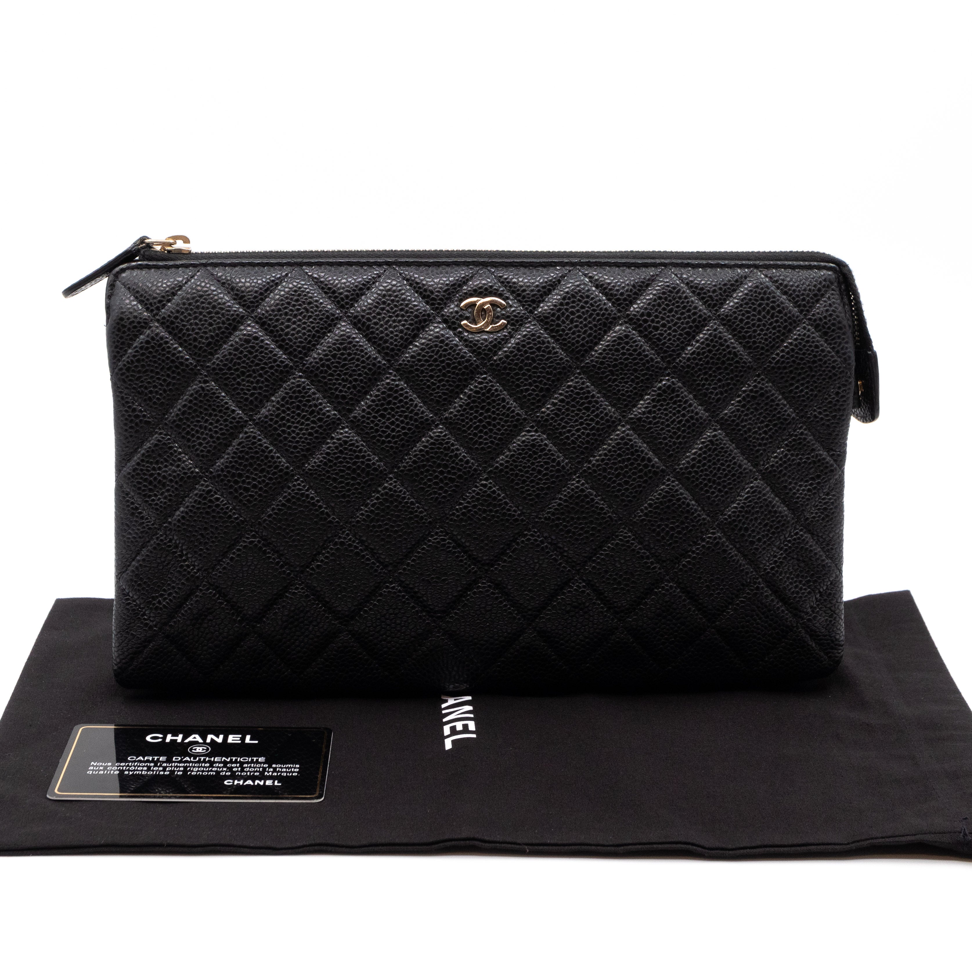 Medium Classic Zip Pouch Black Caviar