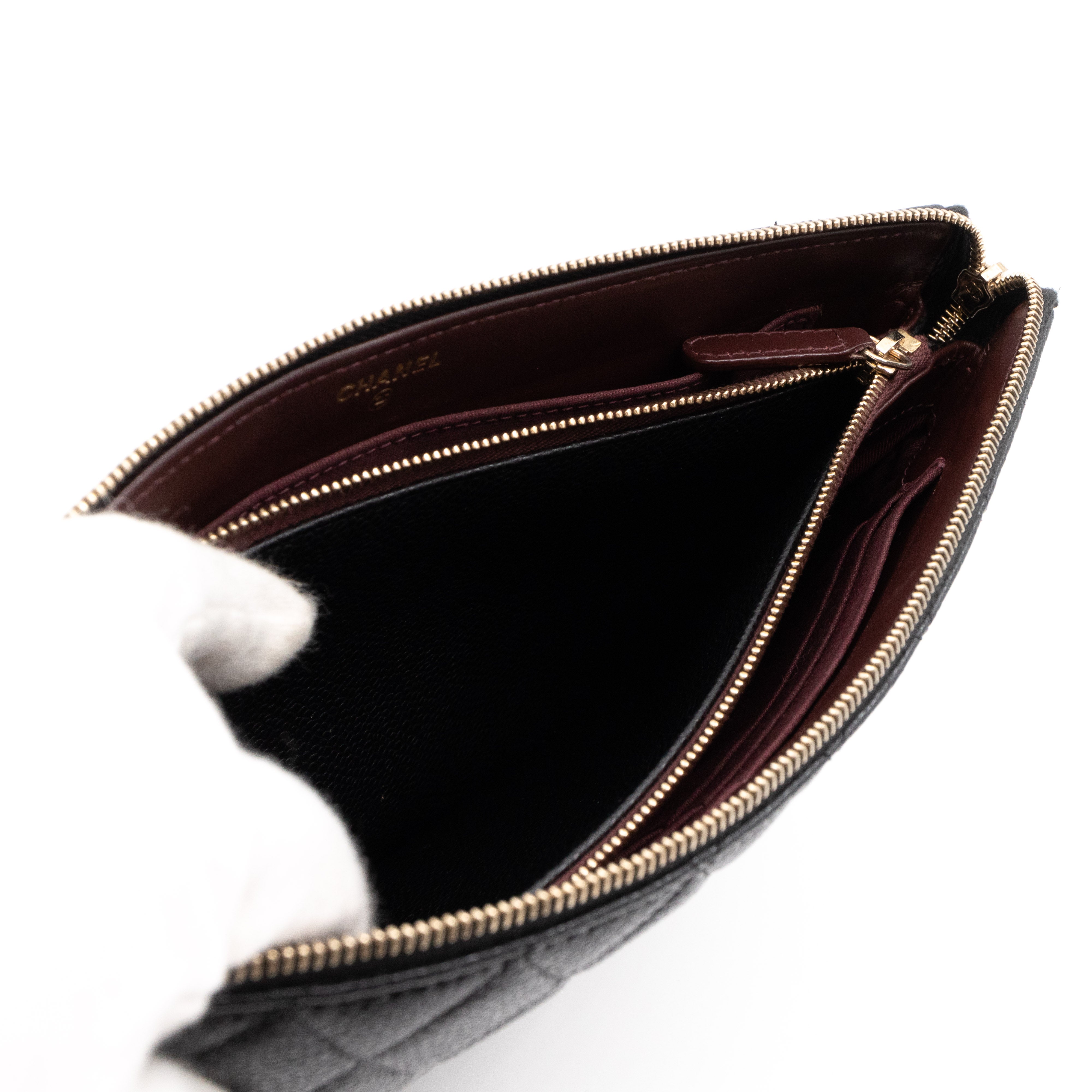 Medium Classic Zip Pouch Black Caviar