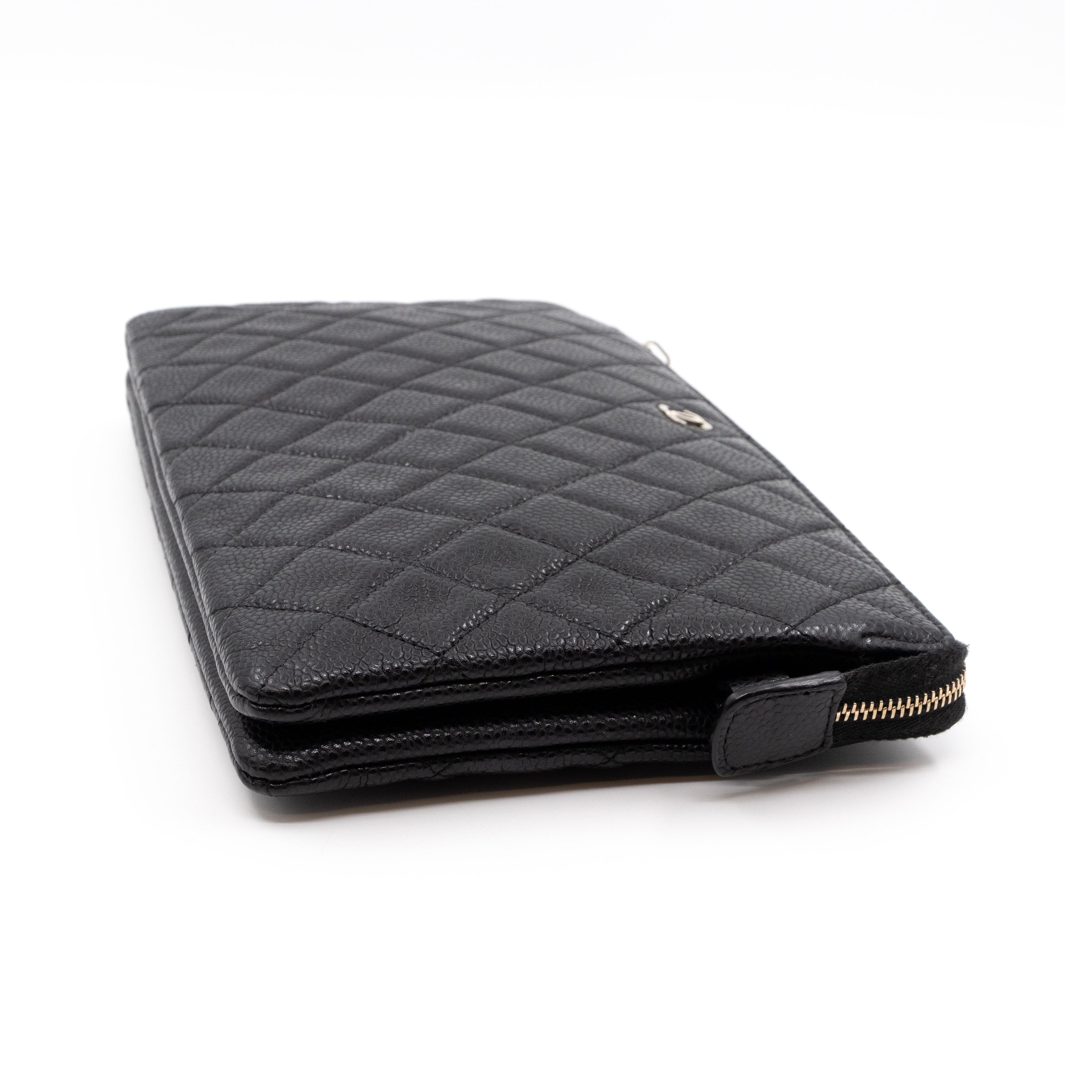 Medium Classic Zip Pouch Black Caviar