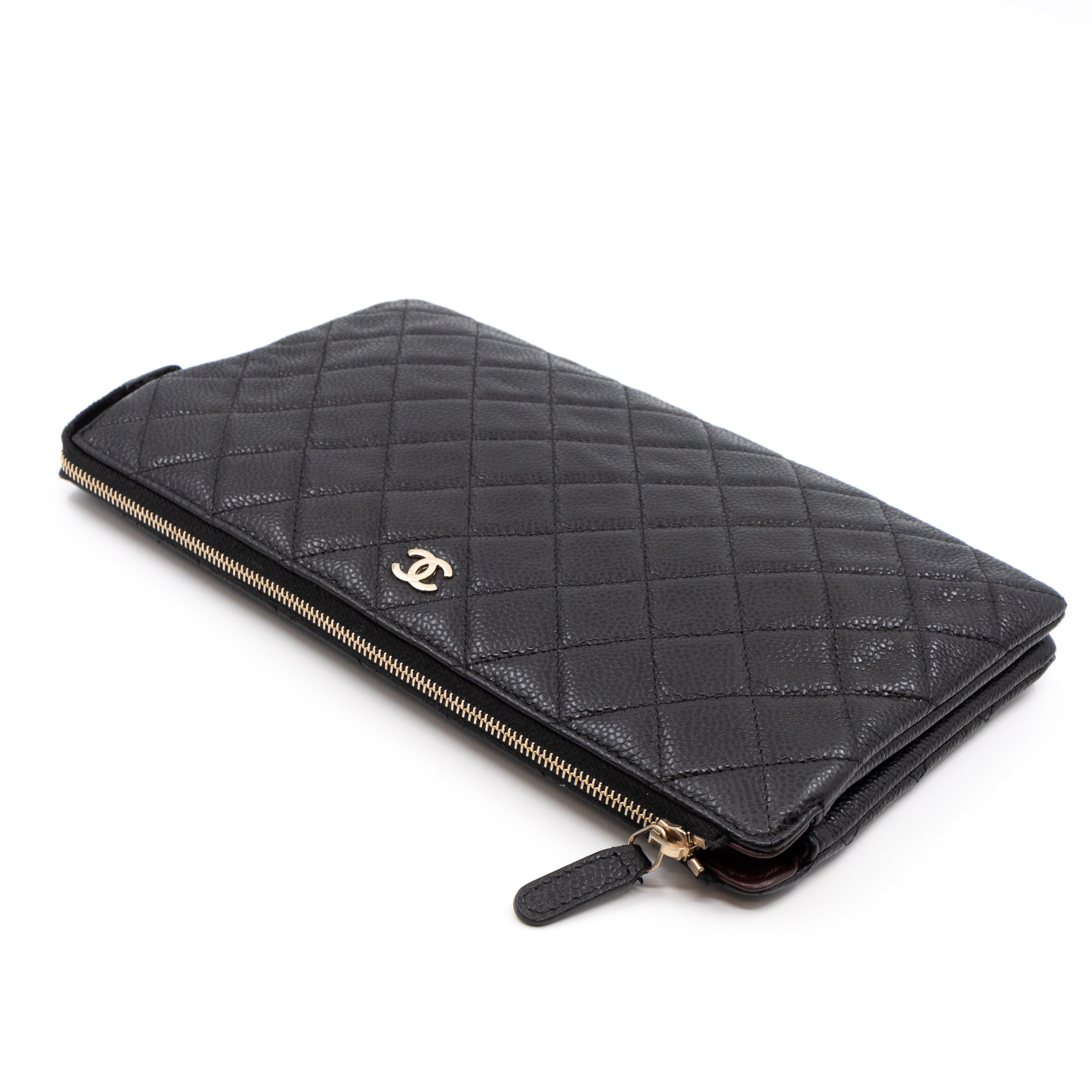 Medium Classic Zip Pouch Black Caviar