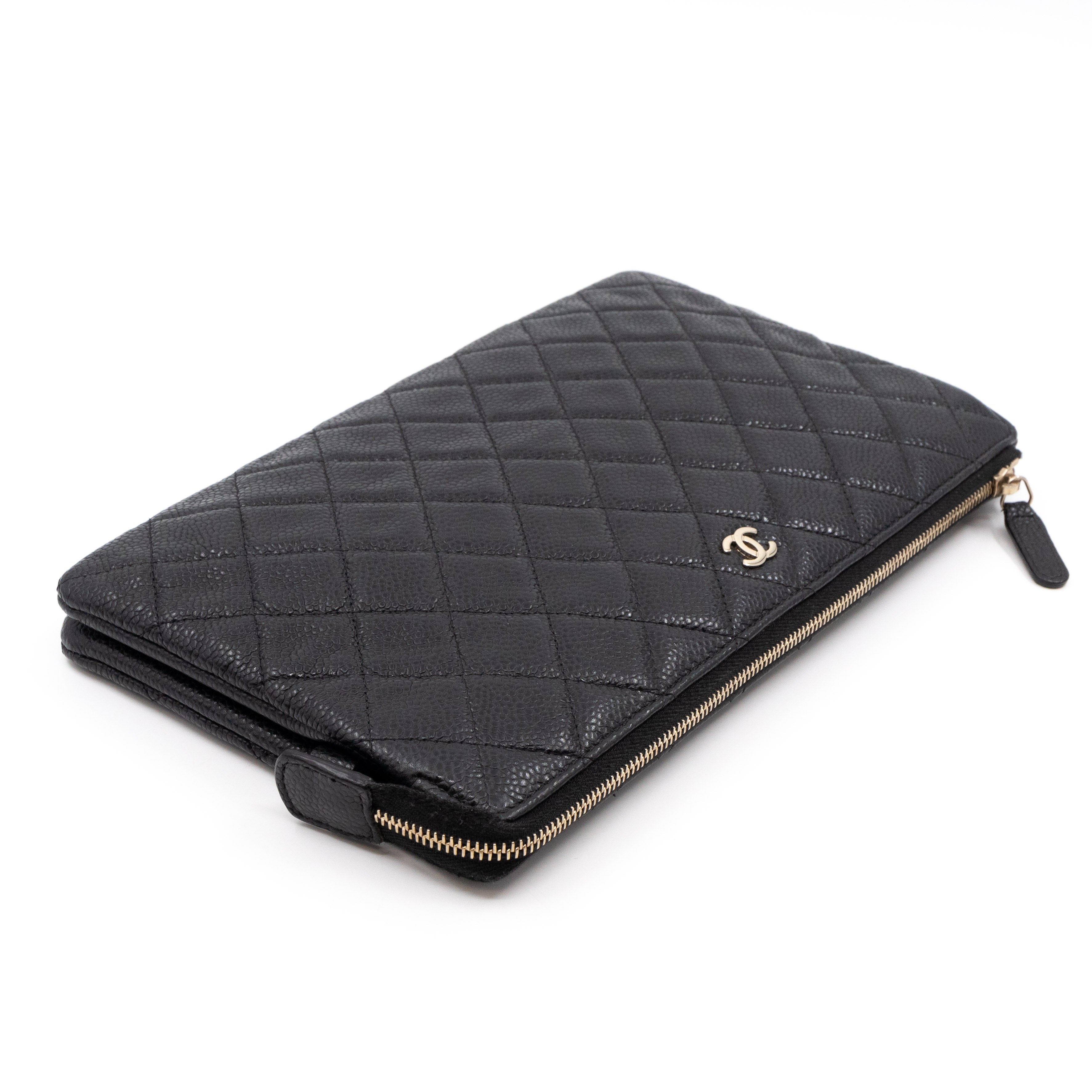 Medium Classic Zip Pouch Black Caviar