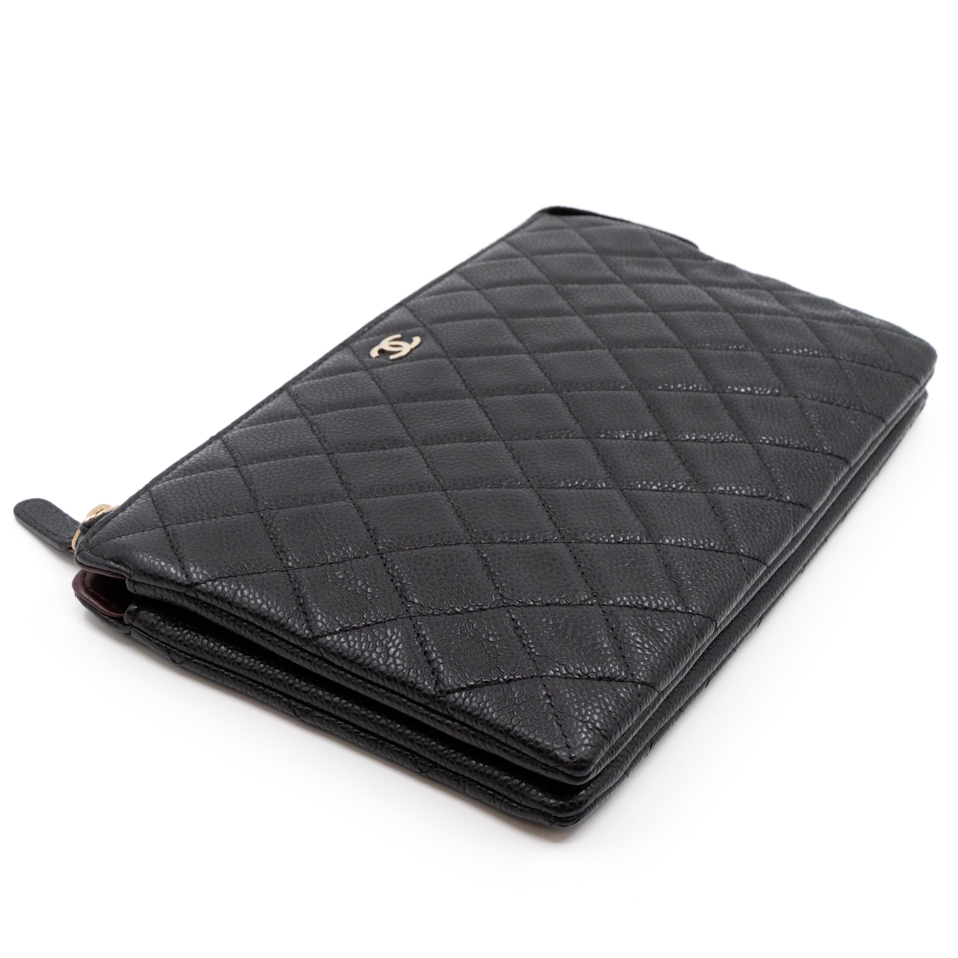 Medium Classic Zip Pouch Black Caviar