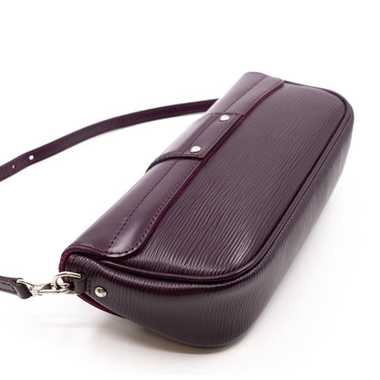 Pochette Montaigne Epi Leather Cassis