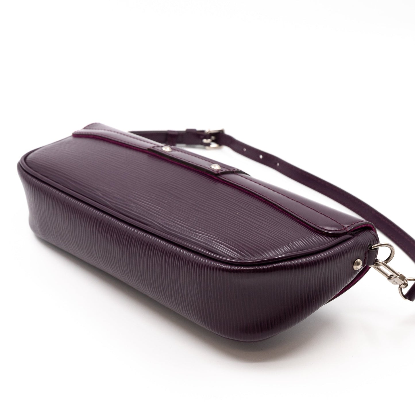 Pochette Montaigne Epi Leather Cassis