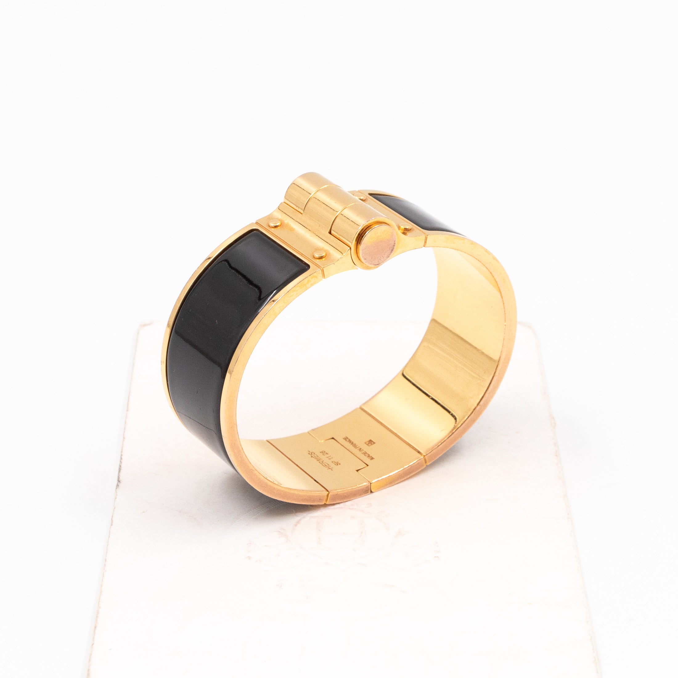 Hermès Narrow Enamel Hinged Bangle Bracelet - Blue, 18K Yellow Gold-Plated  Bangle, Bracelets - HER540773 | The RealReal
