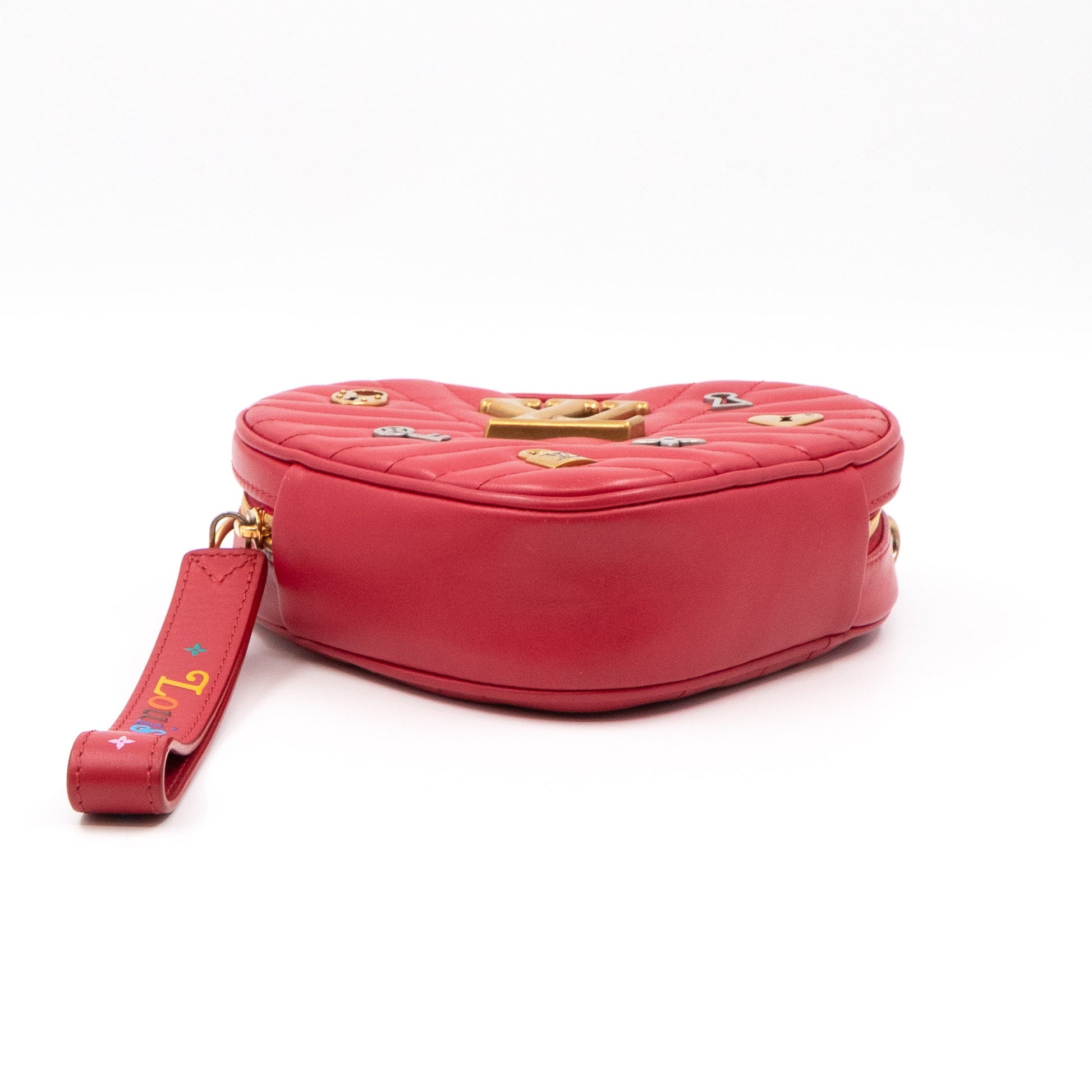 Louis Vuitton – Louis Vuitton New Wave Heart Bag Love Lock Red Leather –  Queen Station
