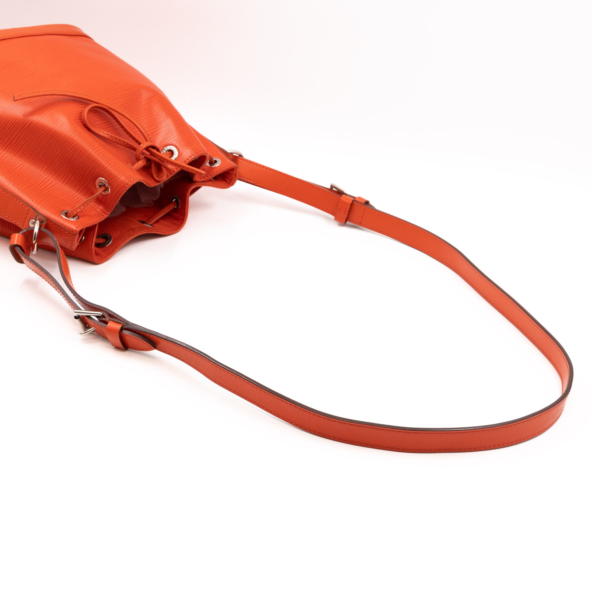 Louis Vuitton – Louis Vuitton Noe BB Epi Leather Orange – Queen
