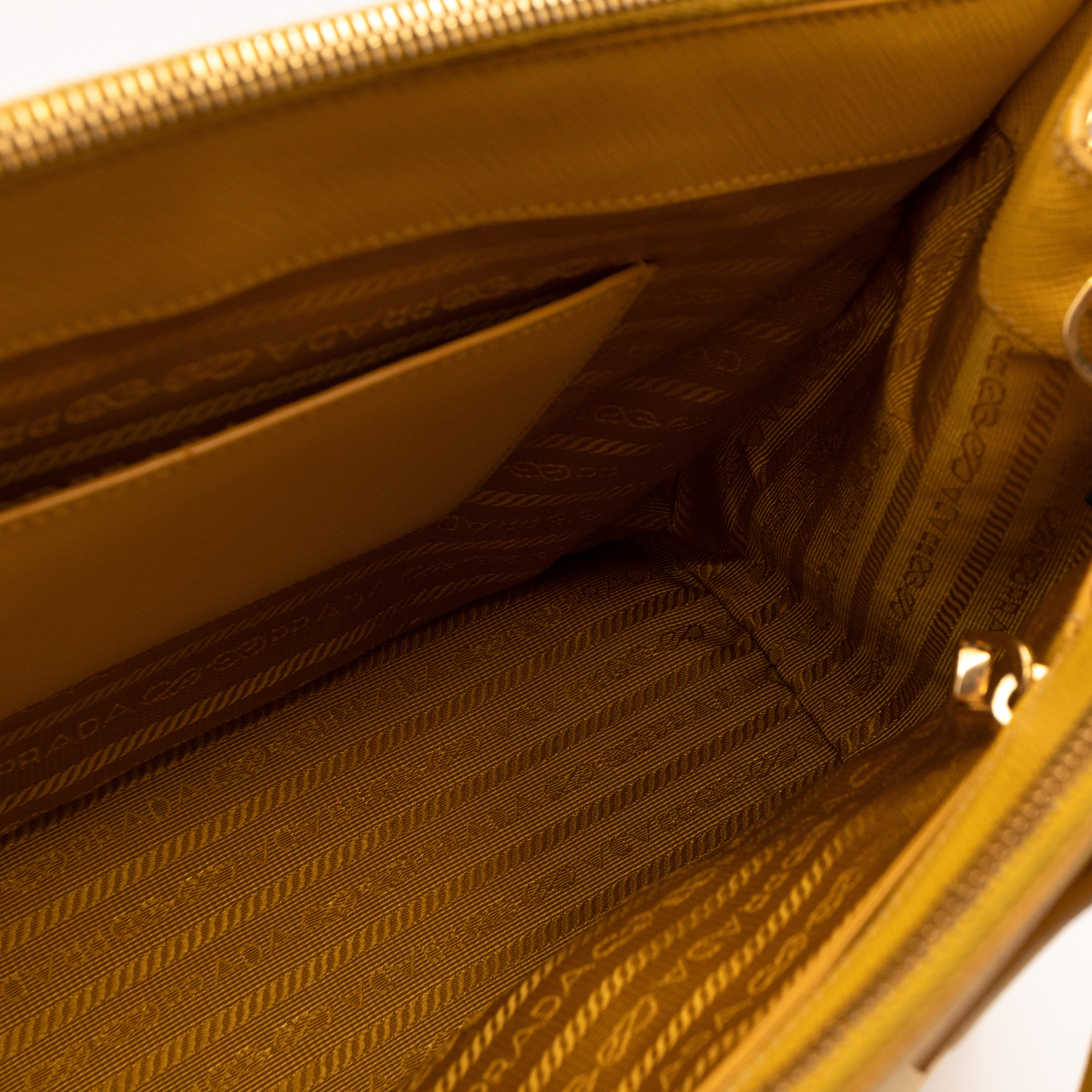 Galleria Medium Double Zip Yellow Saffiano