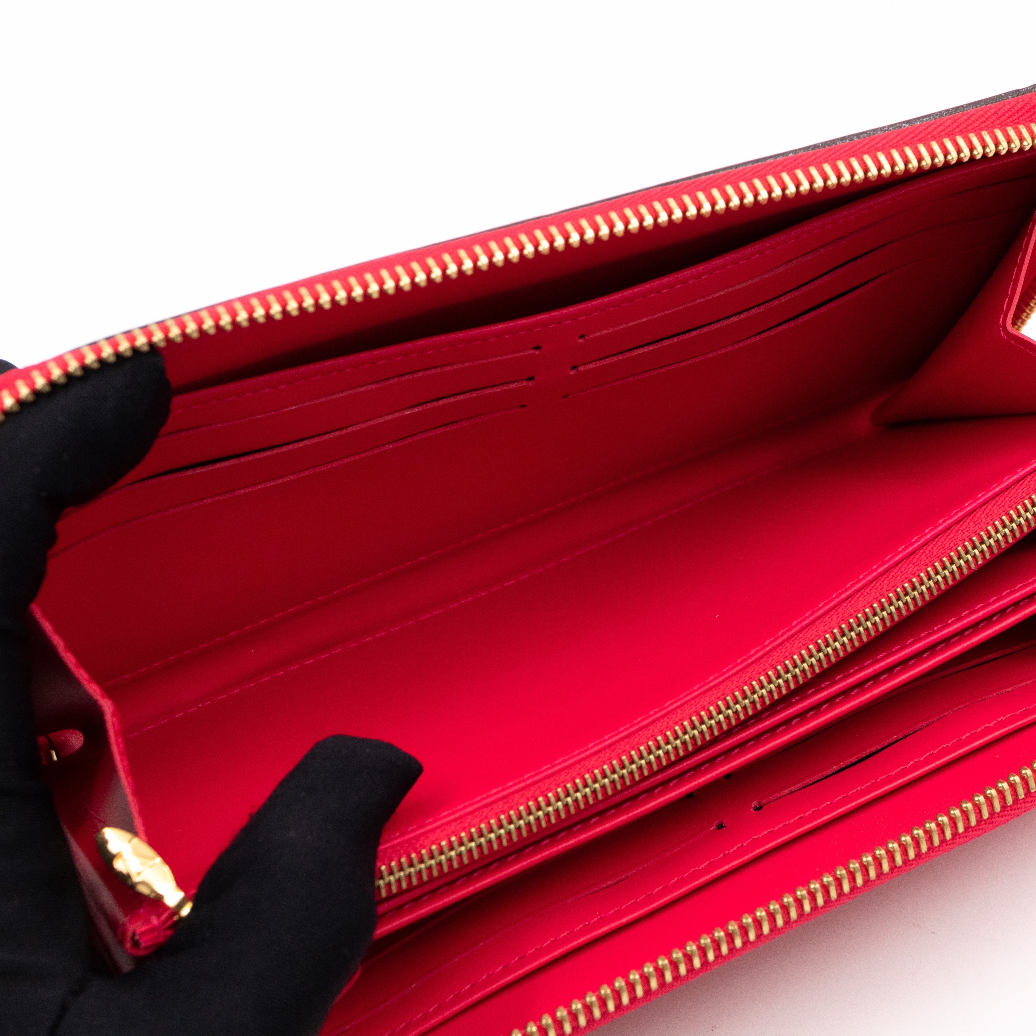 Zippy Wallet Vernis Hot Pink