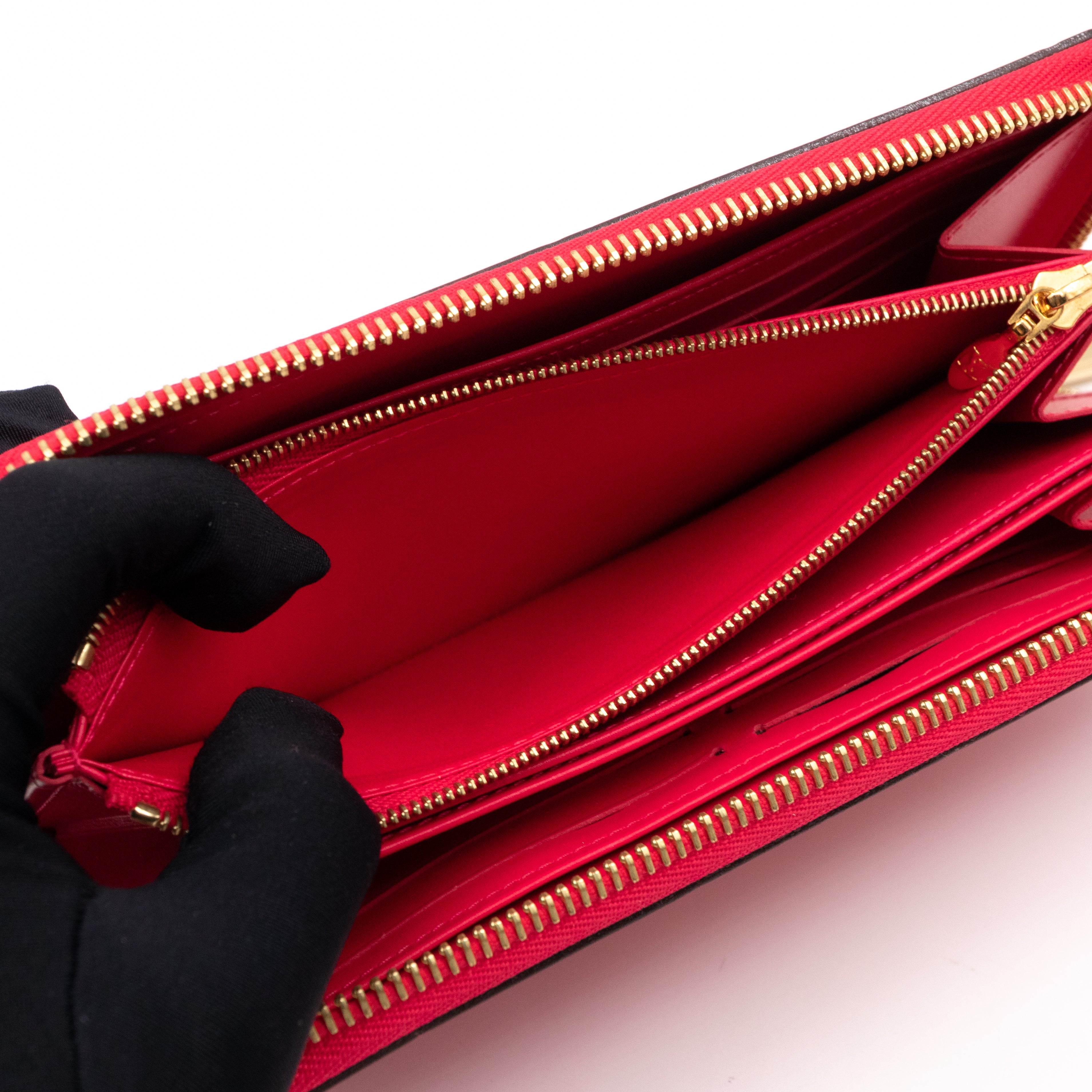 Zippy Wallet Vernis Hot Pink