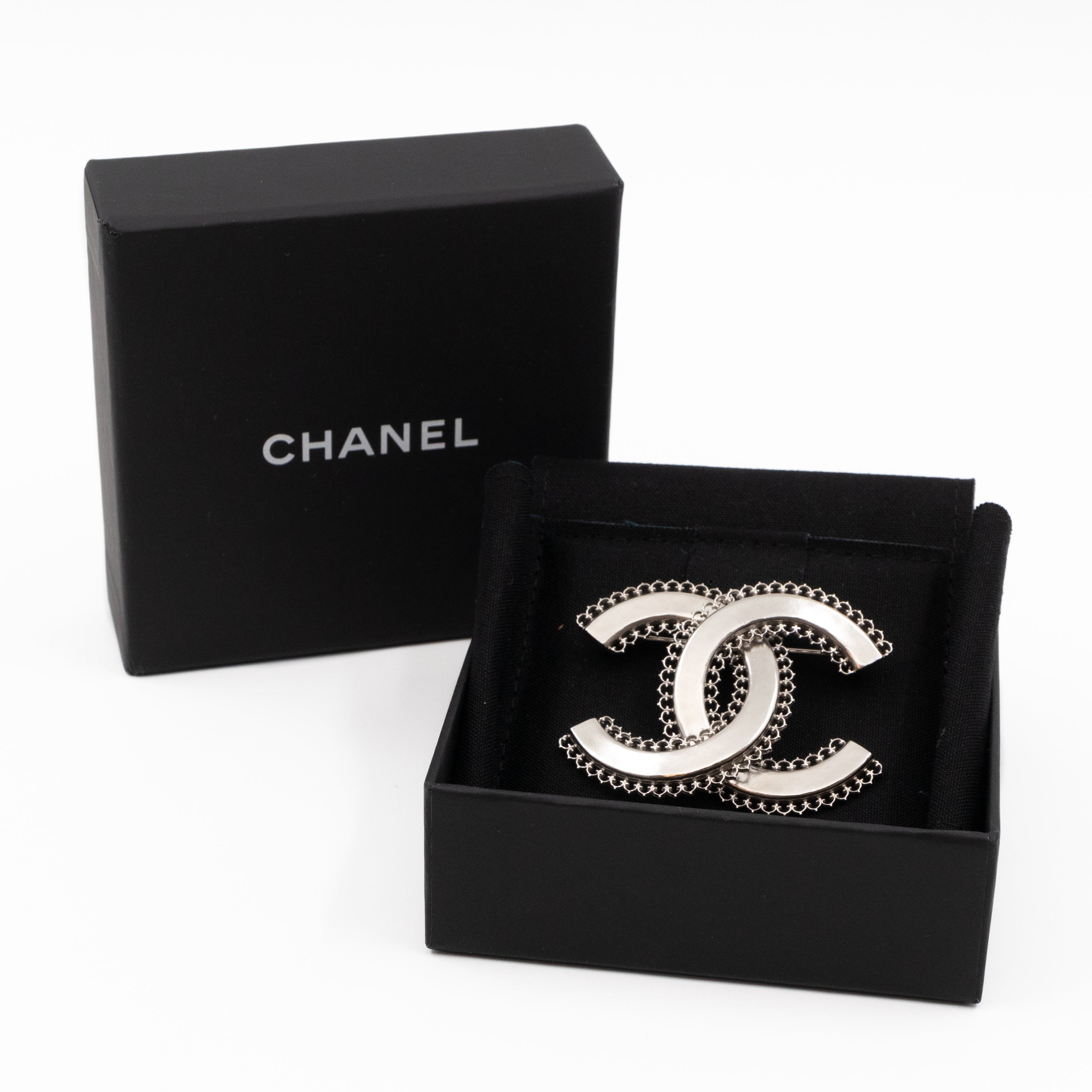 CC Brooch Scalloped Matte Silver