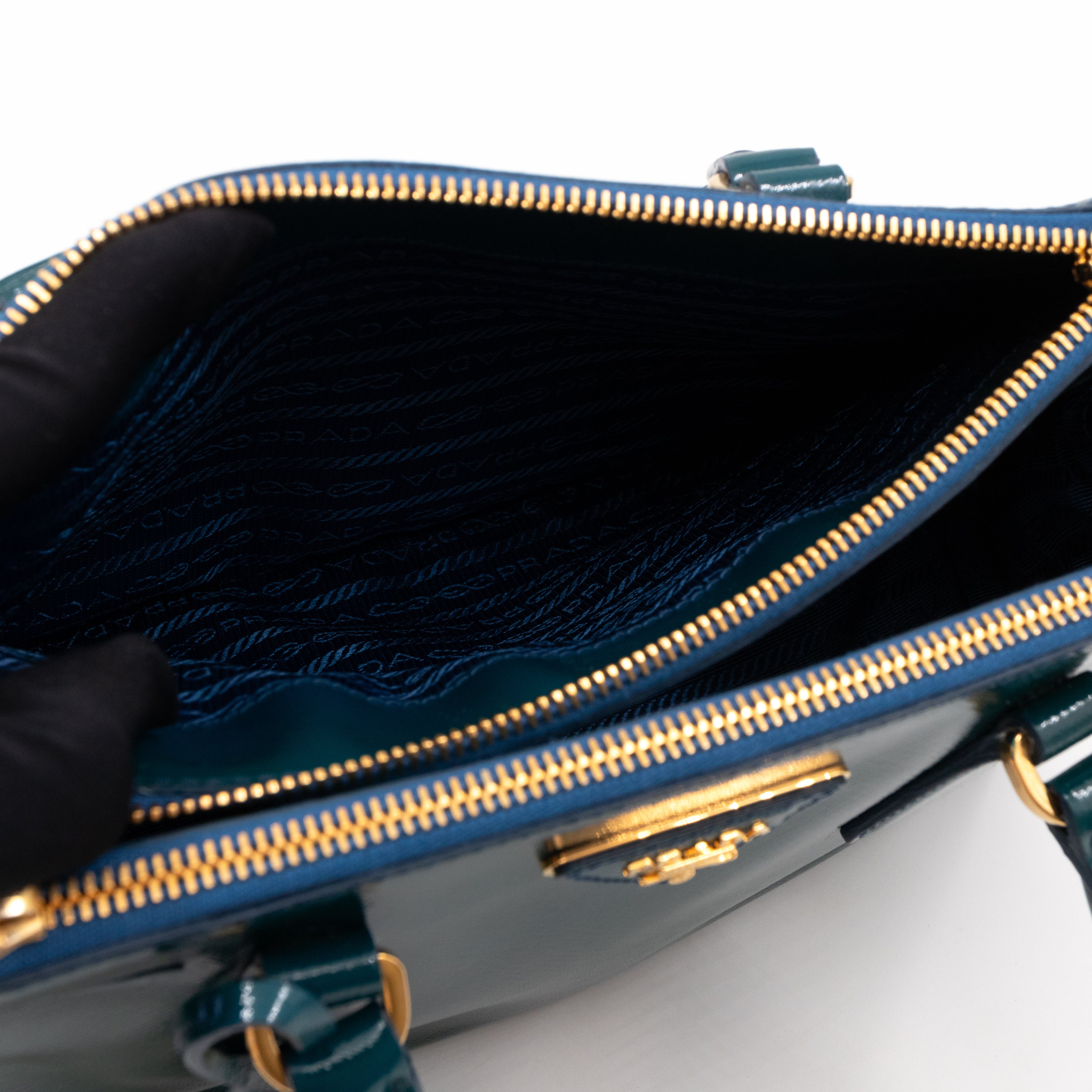 Galleria Small Double Zip Cobalto Saffiano Vernice
