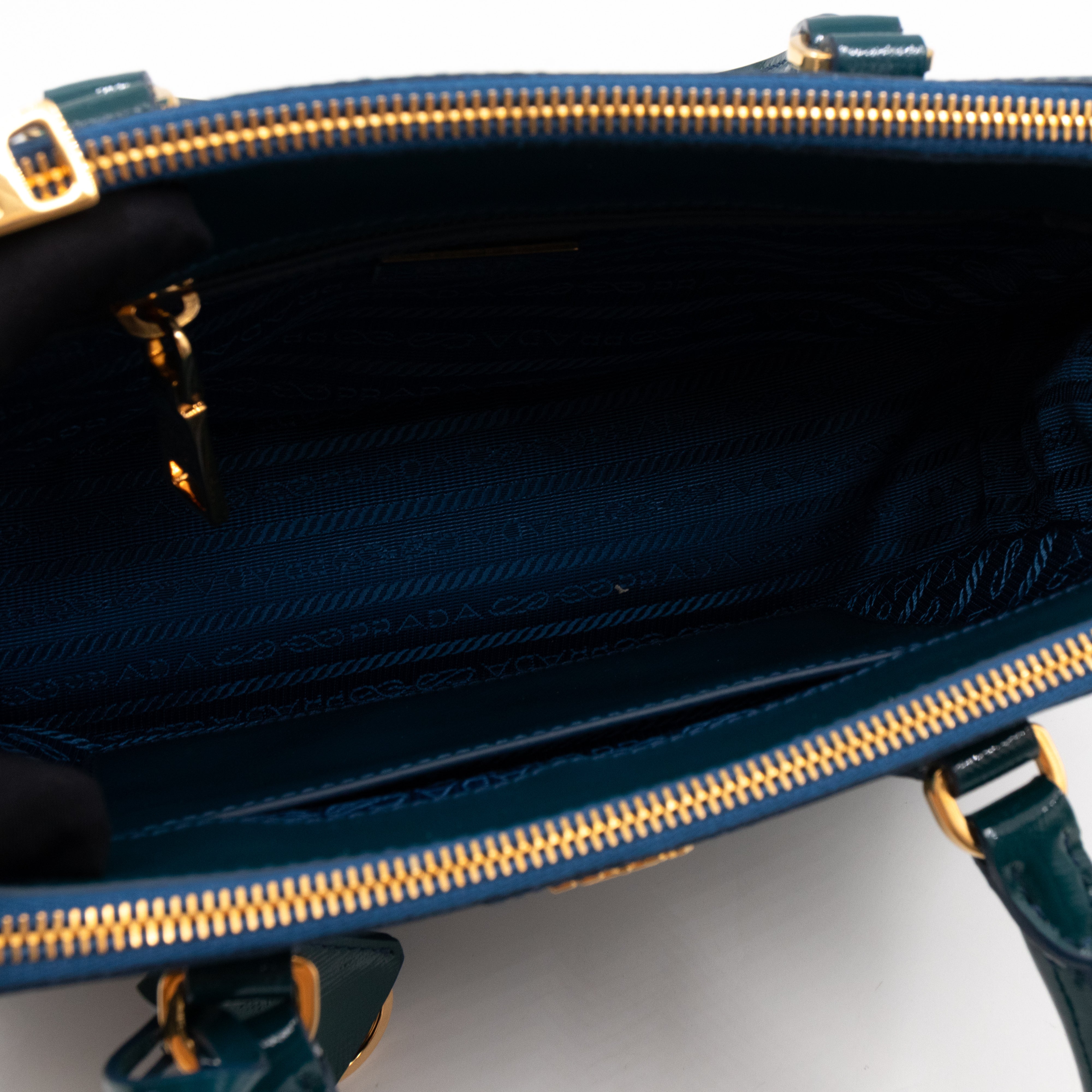 Galleria Small Double Zip Cobalto Saffiano Vernice