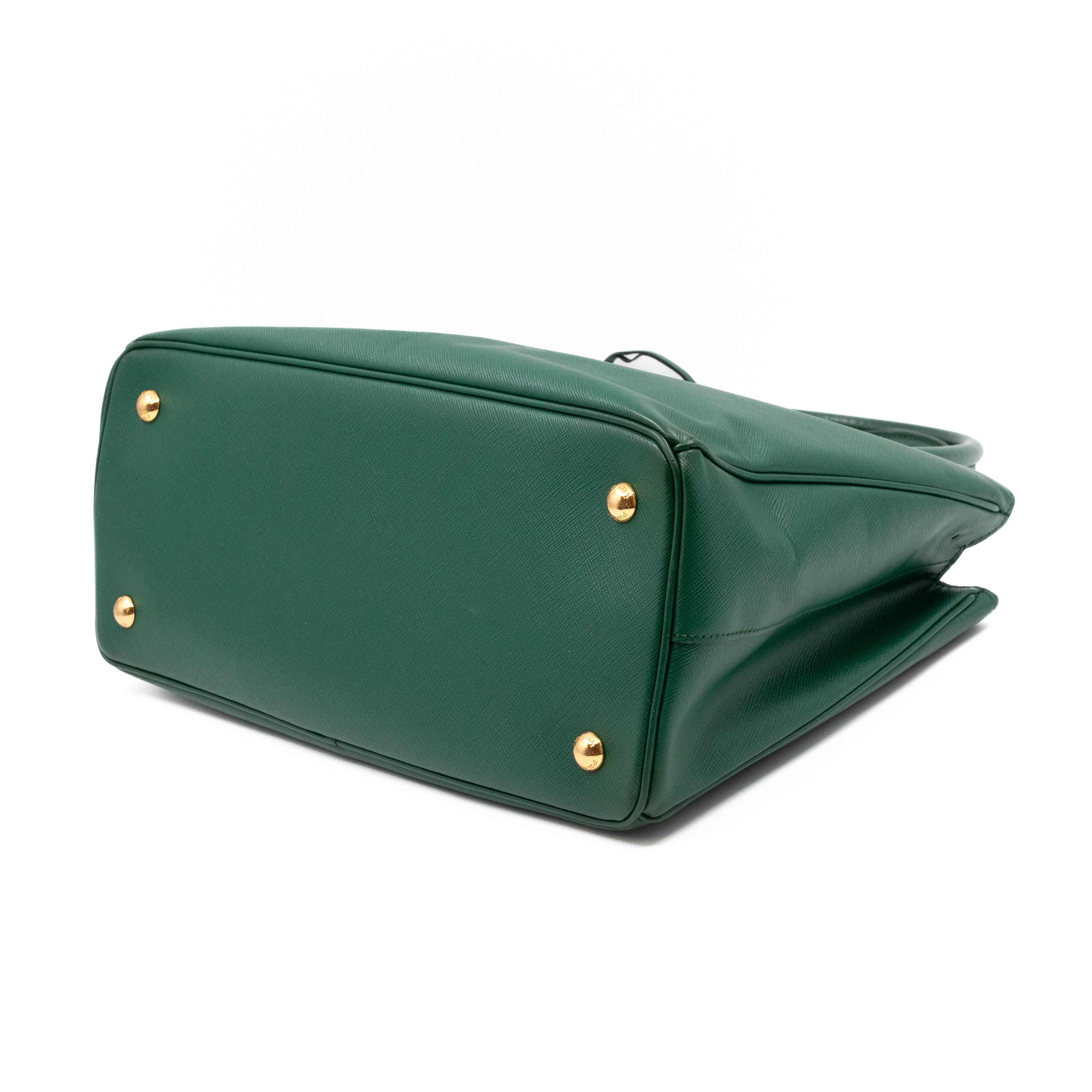 Galleria Medium Single Zip Green Saffiano