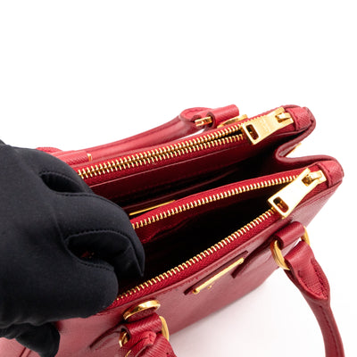 Galleria Micro Double Zip Red Saffiano