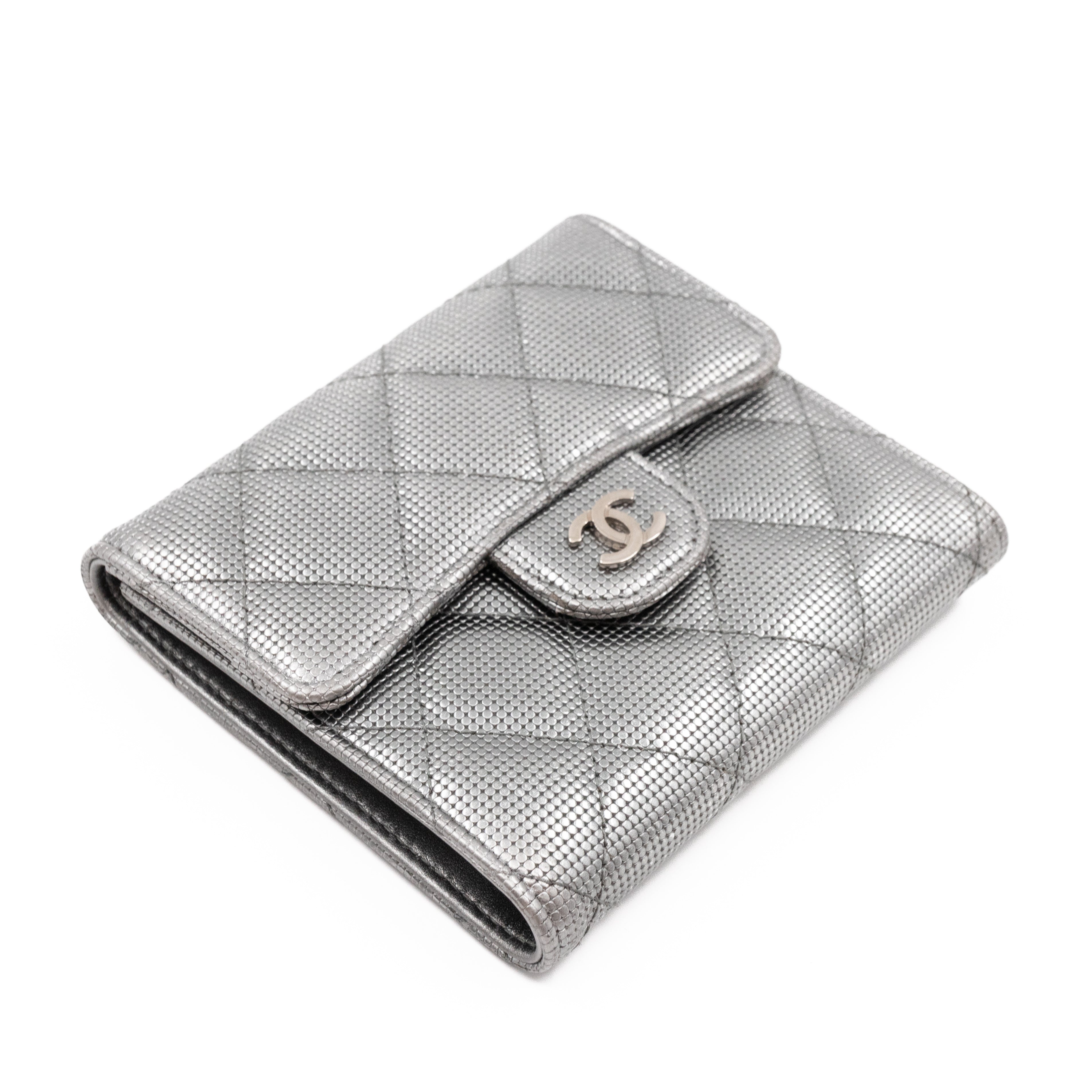 Chanel Pre-Owned diamond quilted flap wallet - Silver