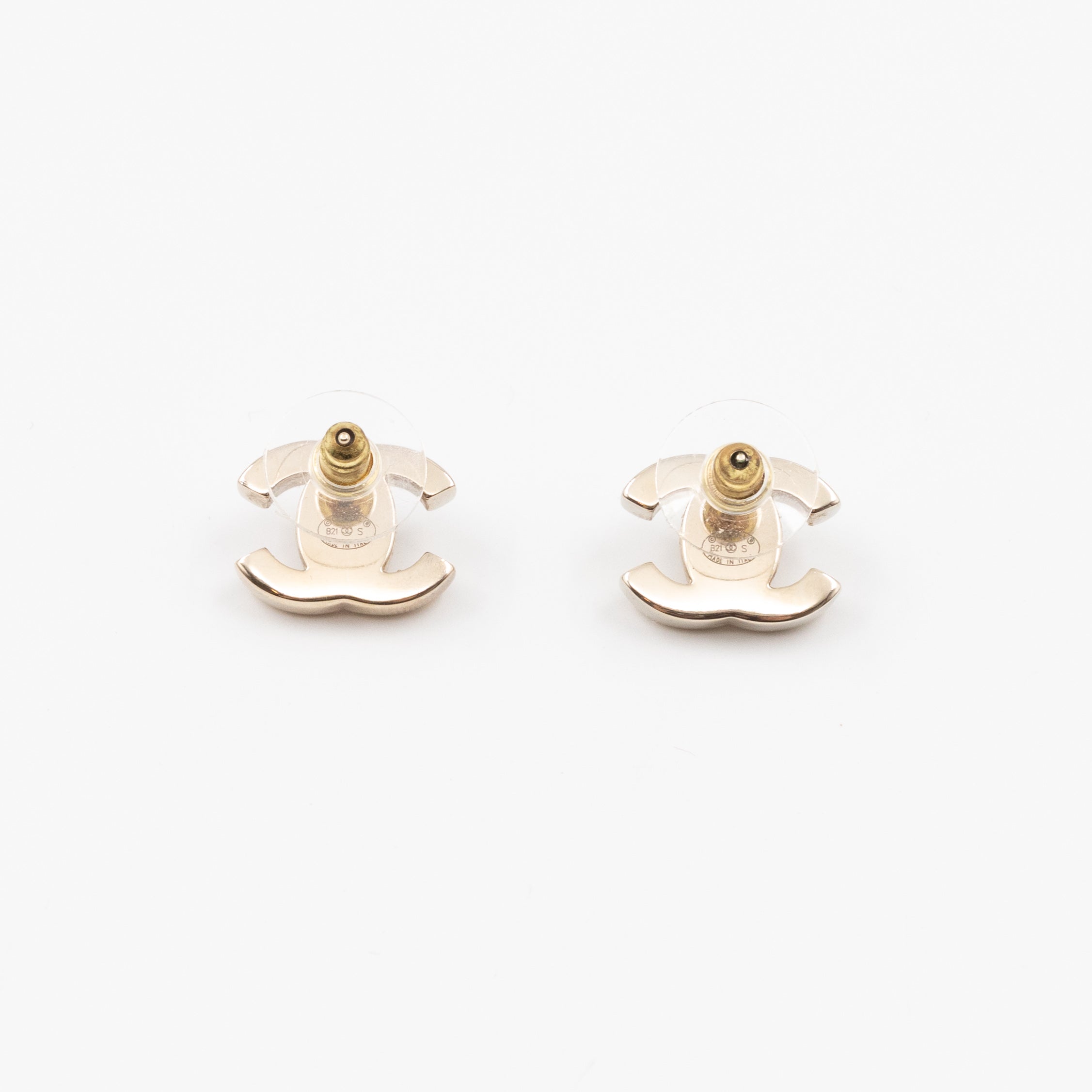 CC Turn-Lock Earrings Light Gold
