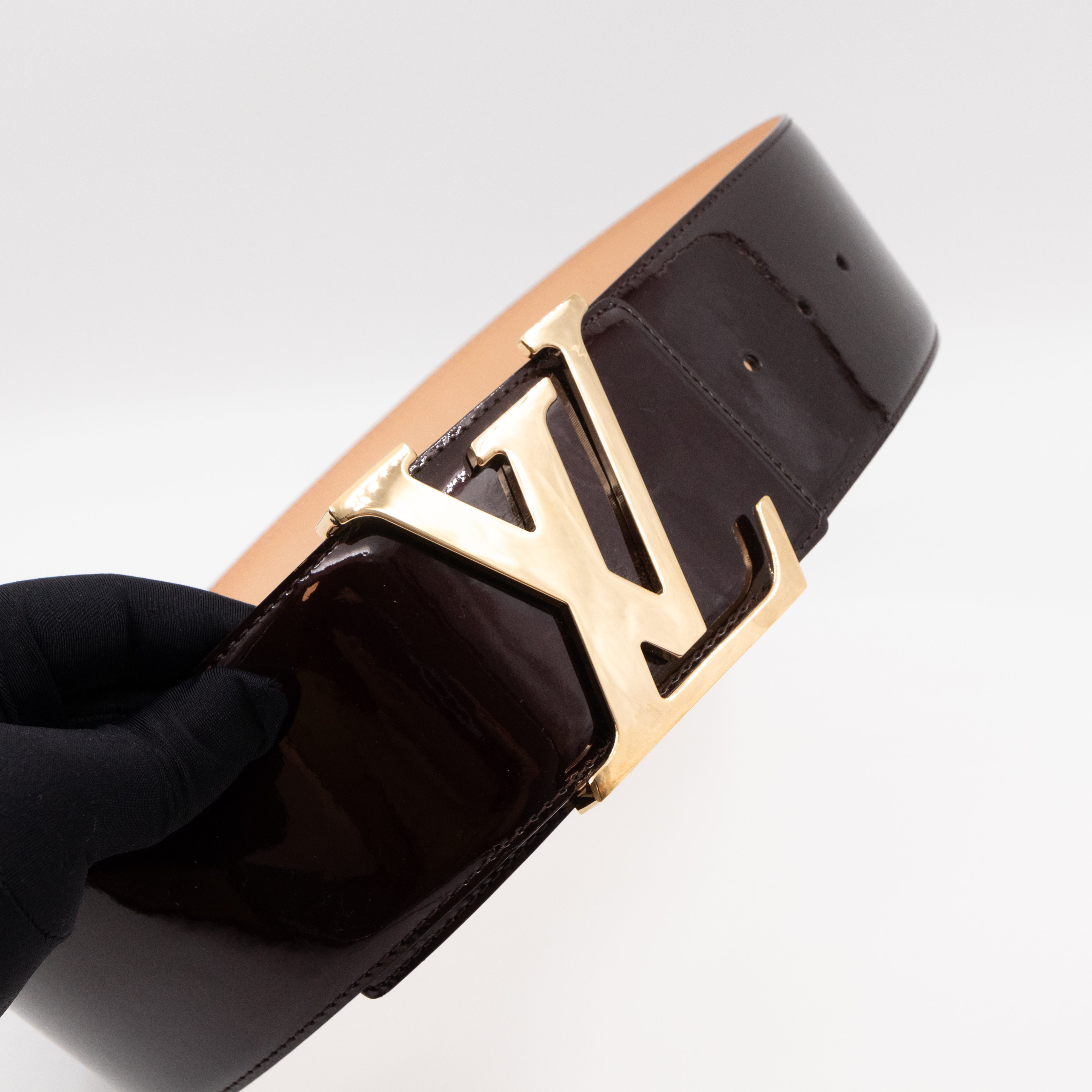 LV Initiales Belt 65 mm 75 cm Vernis Amarante