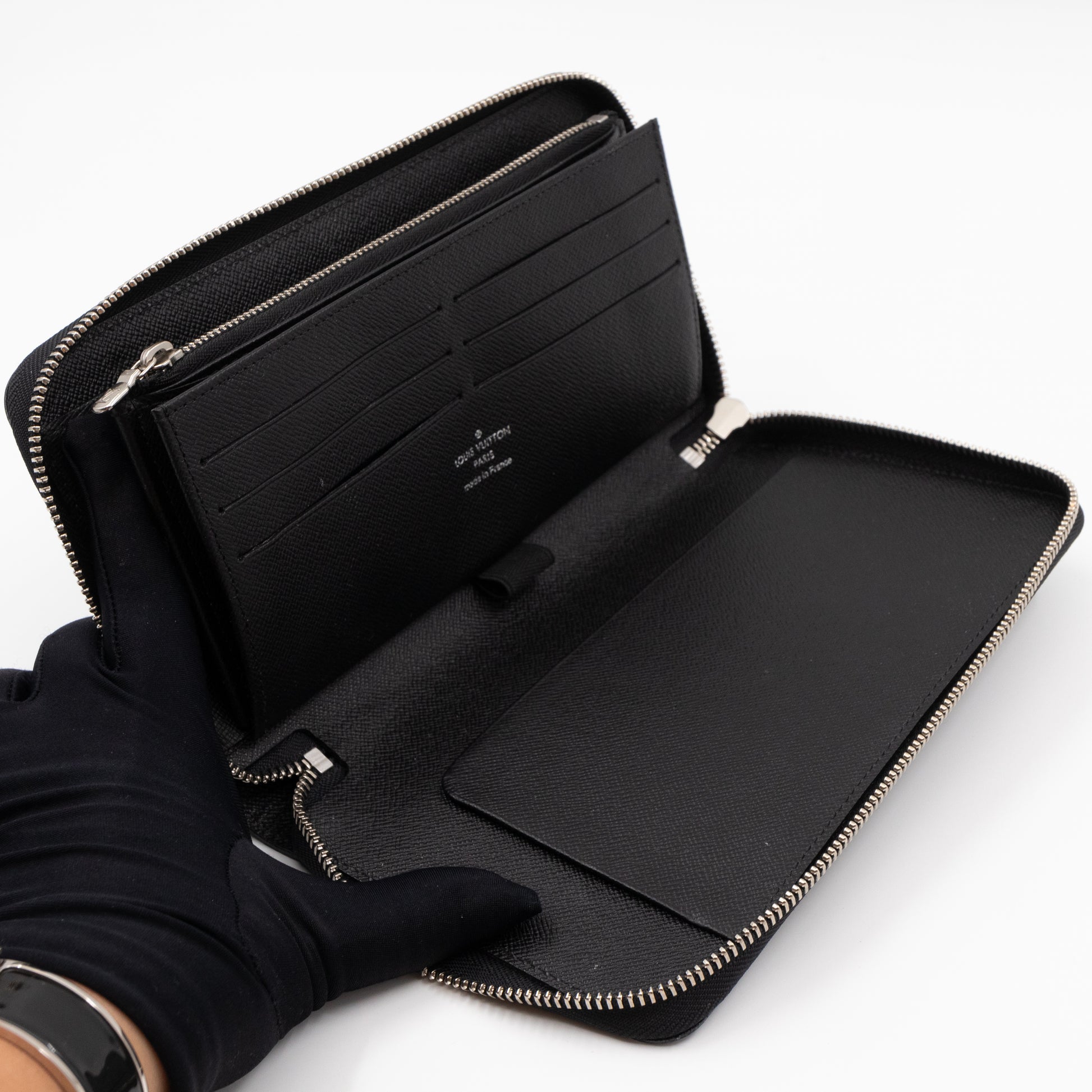 Louis Vuitton Zippy Organizer Epi Leather wallet black