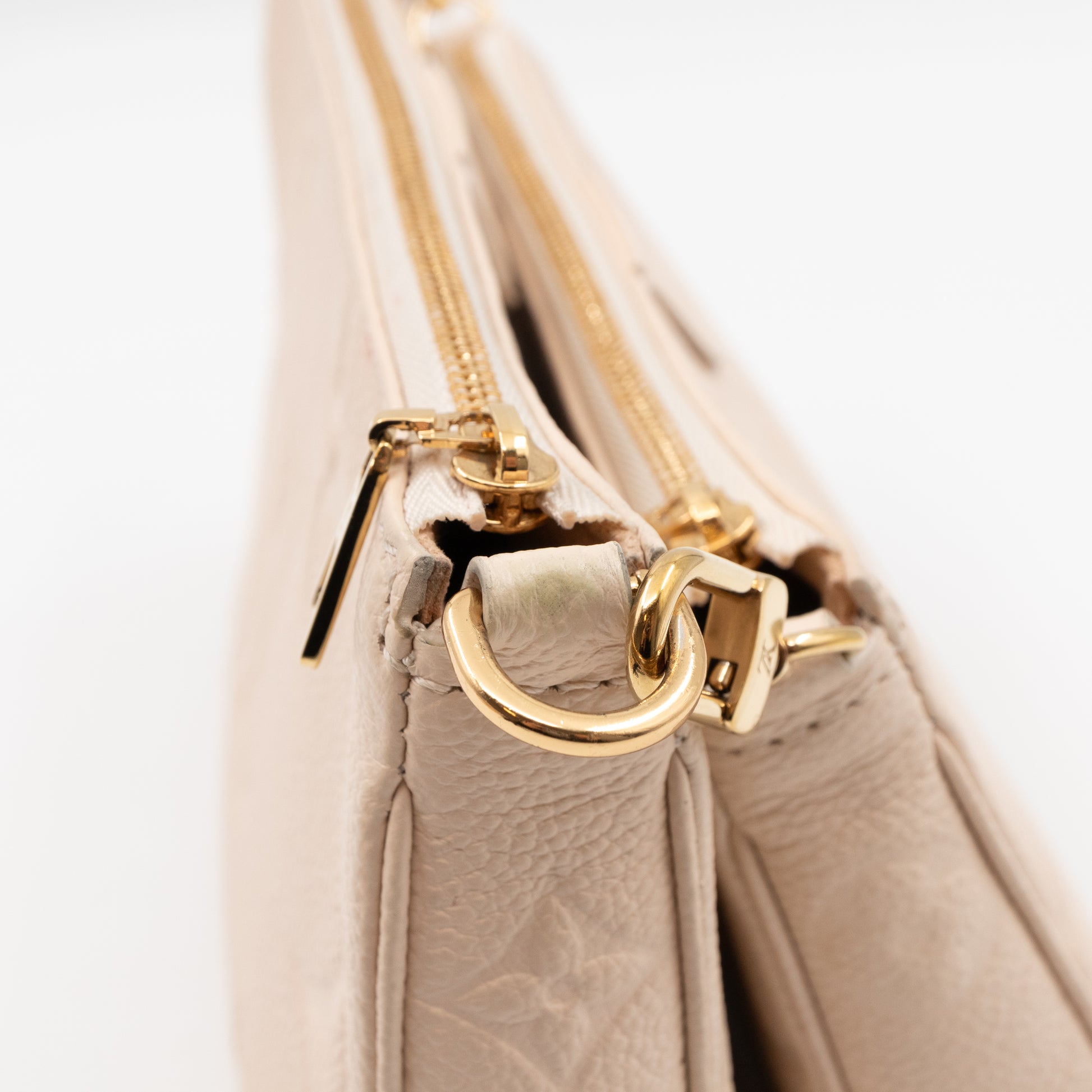 Louis Vuitton – Louis Vuitton Multi Pochette Accessoires Monogram Empreinte  Cream Gold – Queen Station