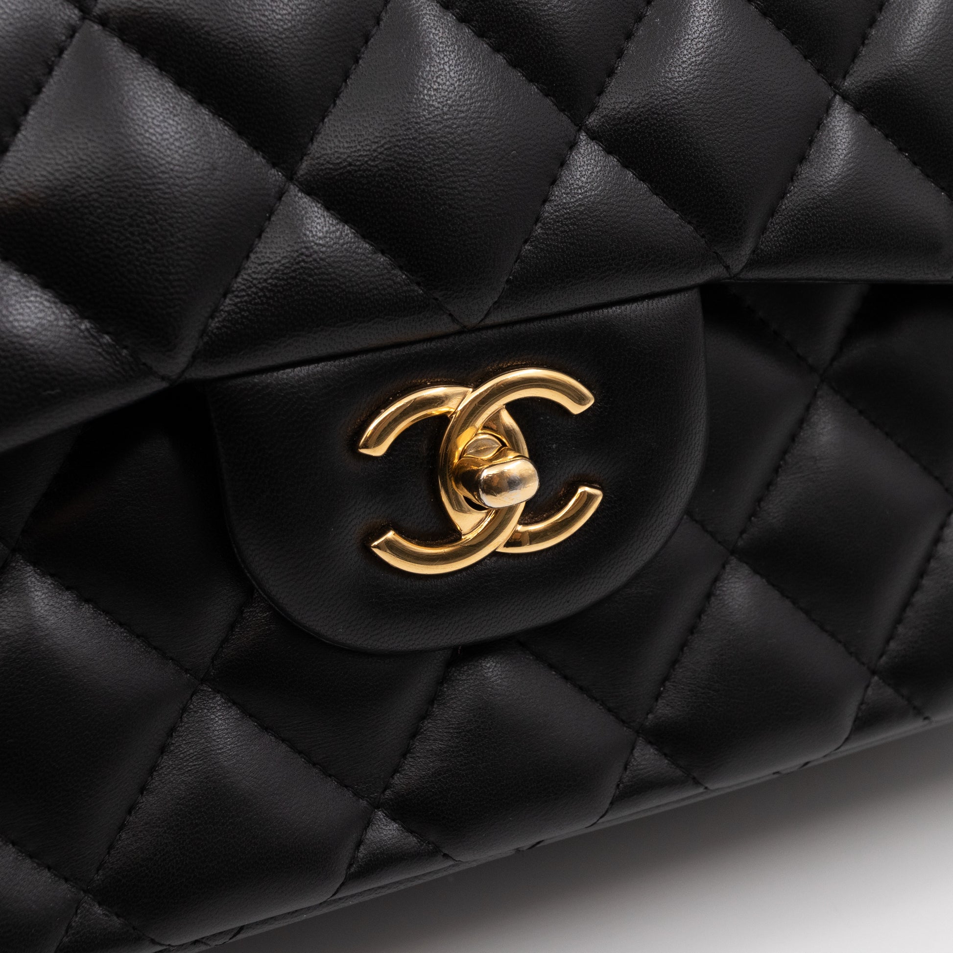 Chanel Black Diagonal Lambskin Flap Jumbo Q6B01X1IK4000