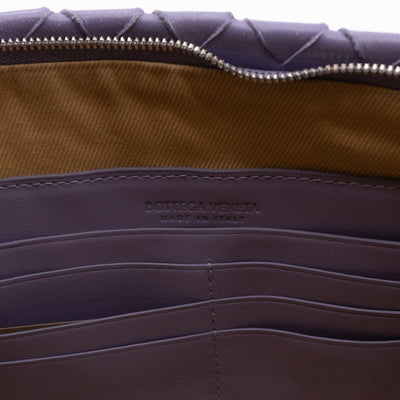 Medium Flat Pouch Intrecciato Lavender Leather