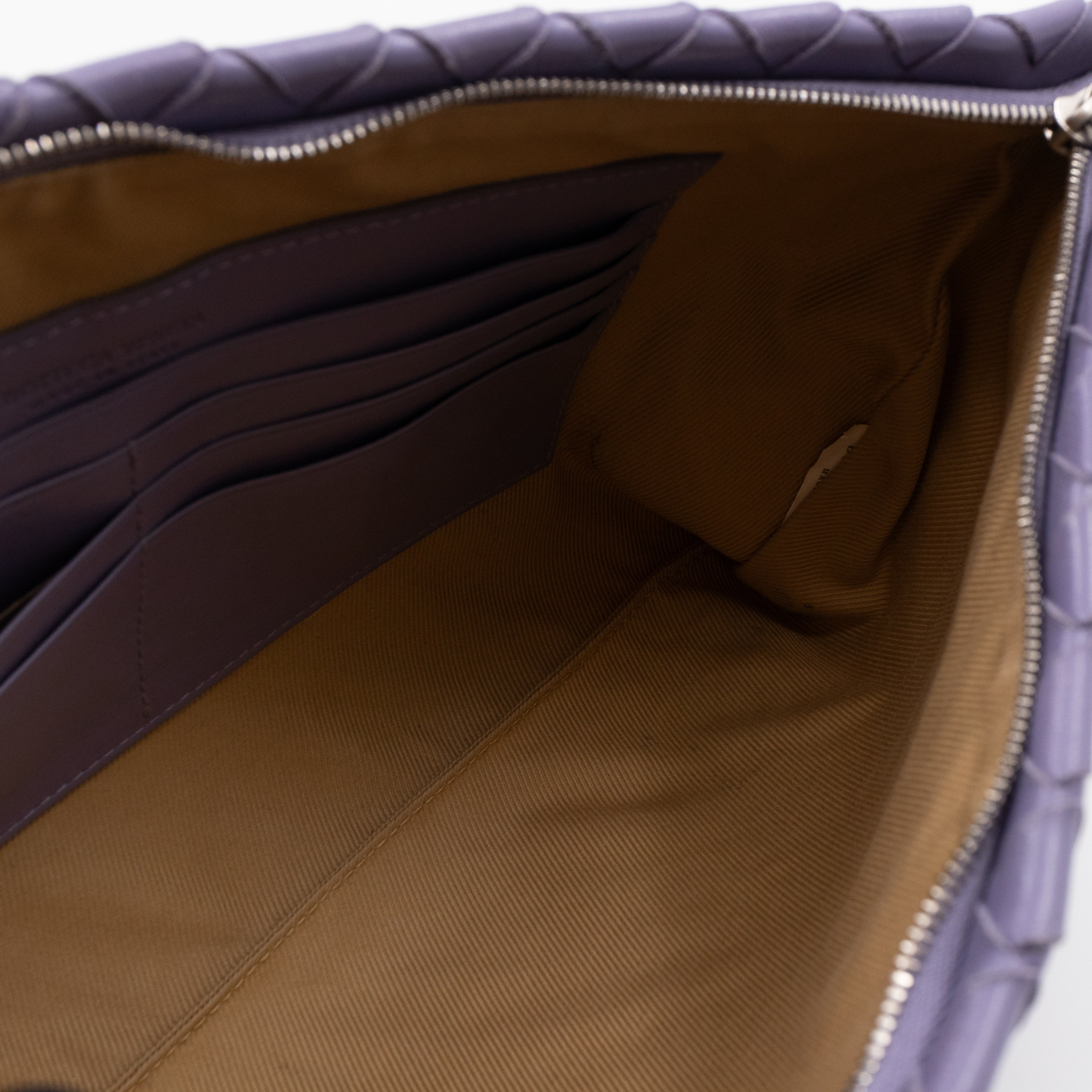Medium Flat Pouch Intrecciato Lavender Leather