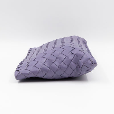 Medium Flat Pouch Intrecciato Lavender Leather