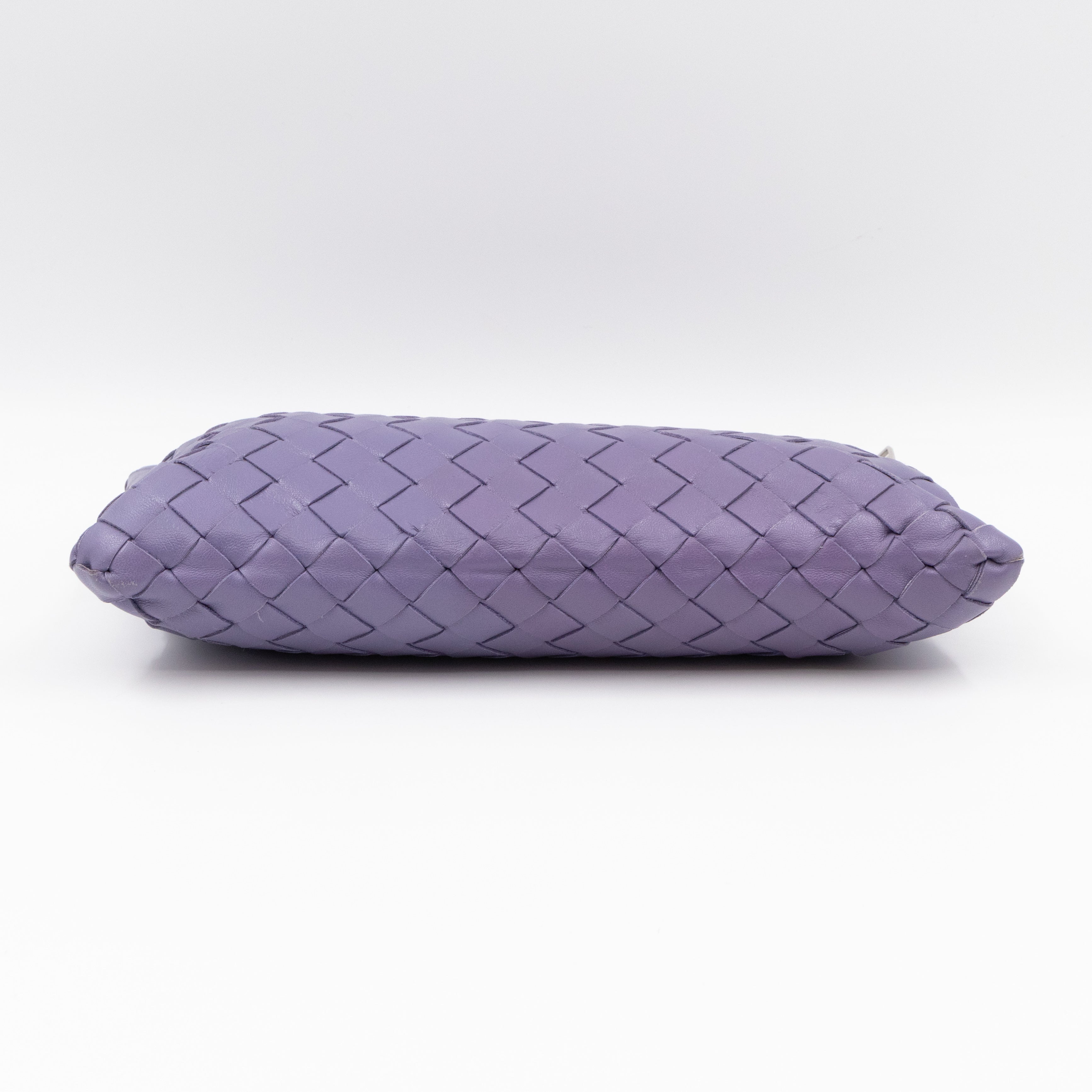 Medium Flat Pouch Intrecciato Lavender Leather