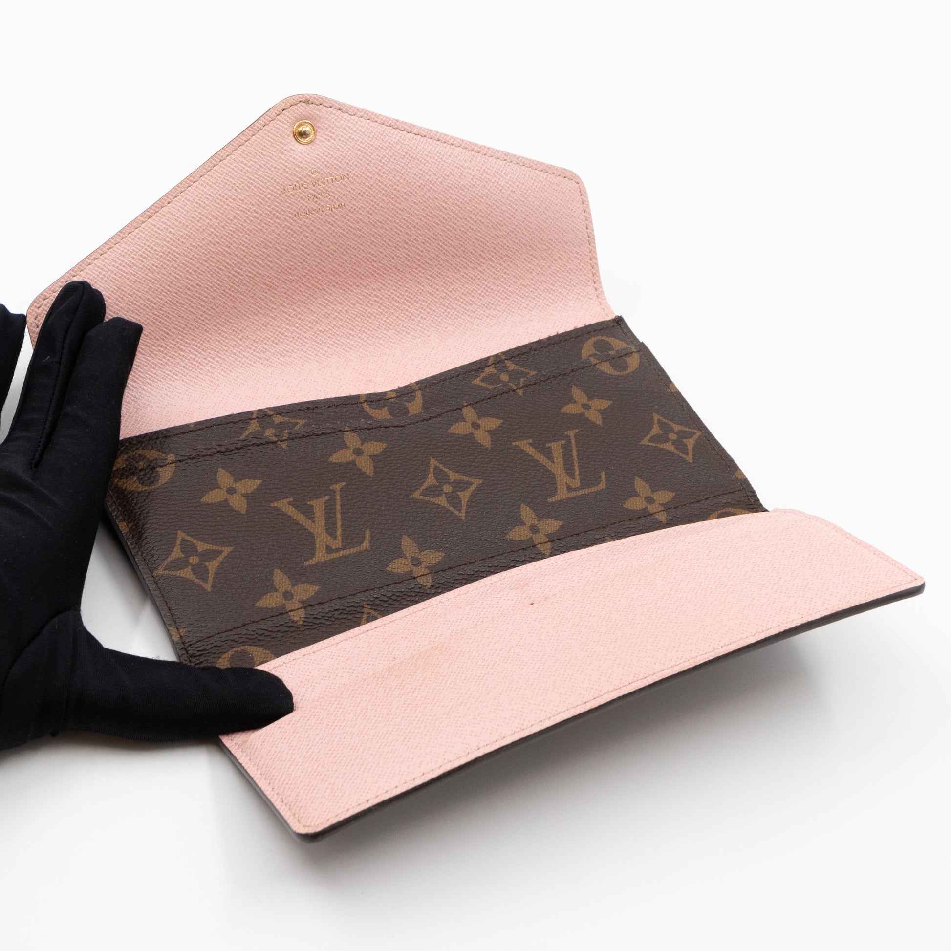 I bought the Joséphine wallet in rose ballerine yesterday (1st LV