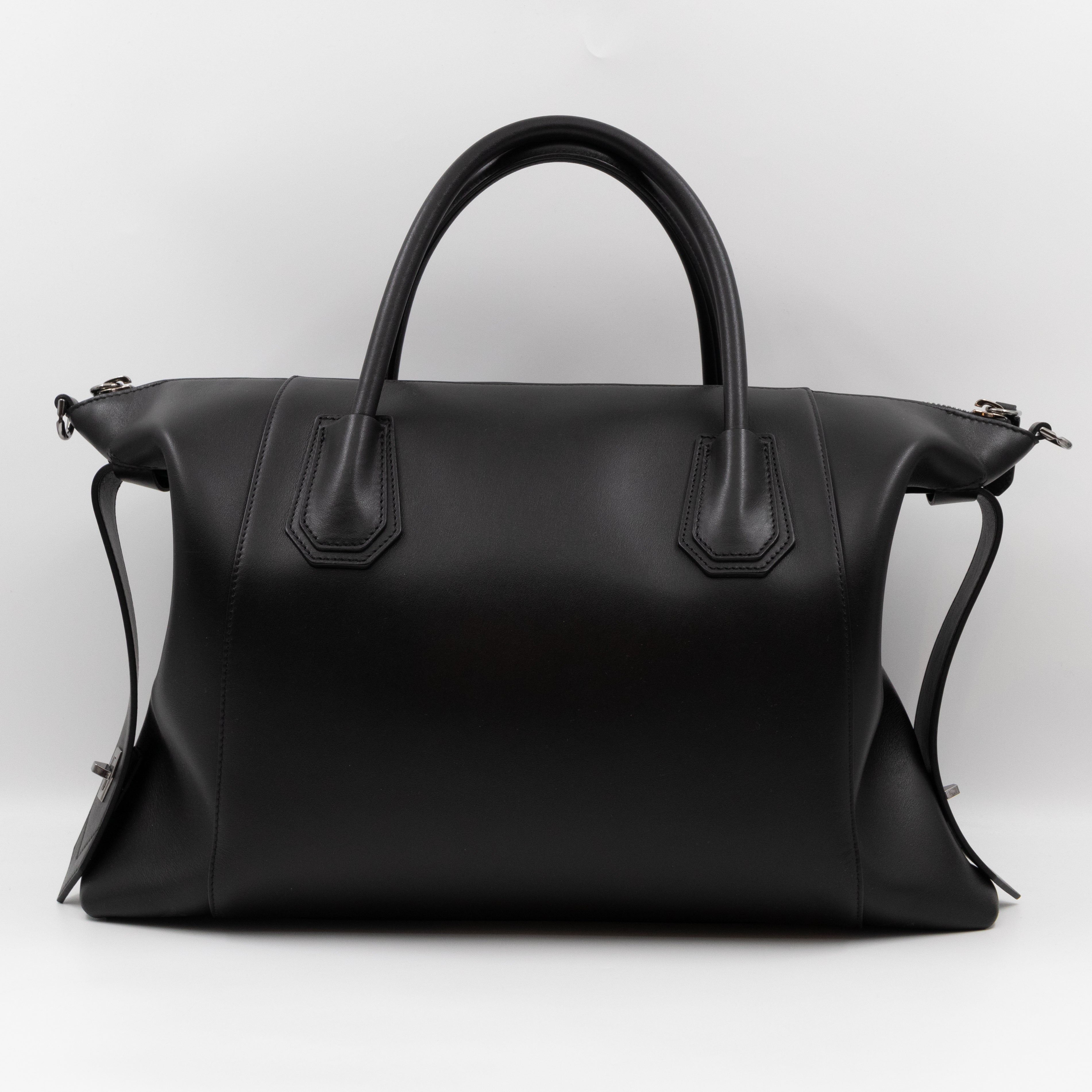 Small antigona soft online bag in smooth leather