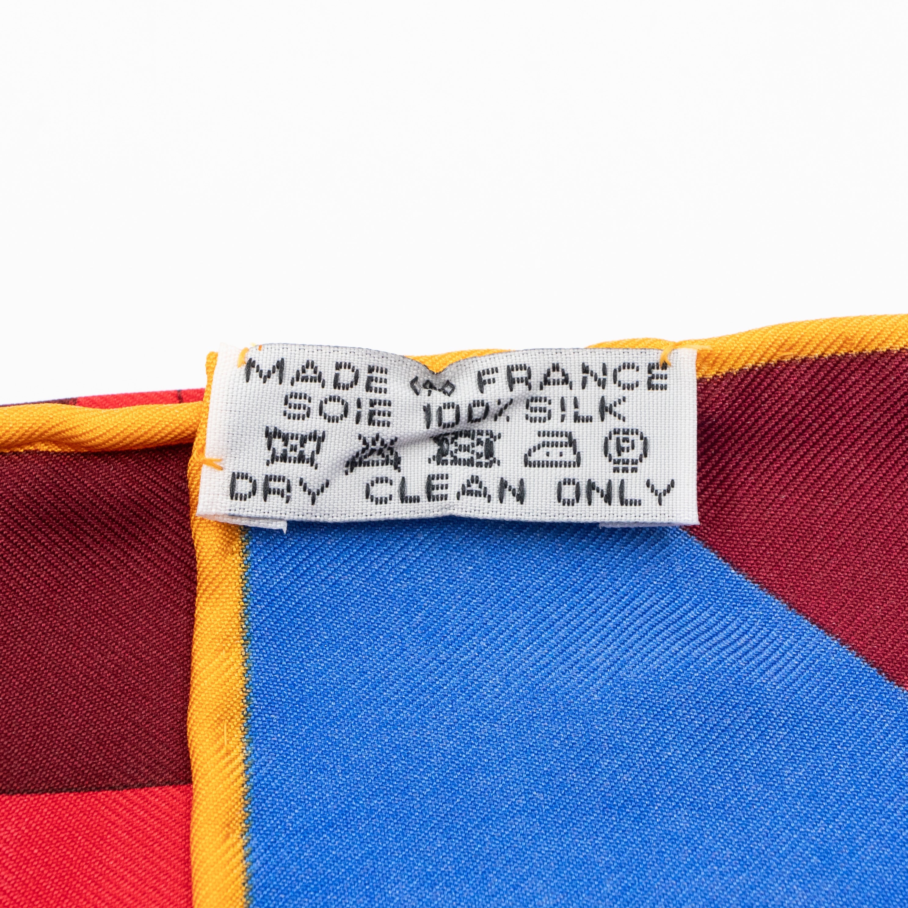 Silk Scarf 90 Les Legendes de l'Arbre Coloriage