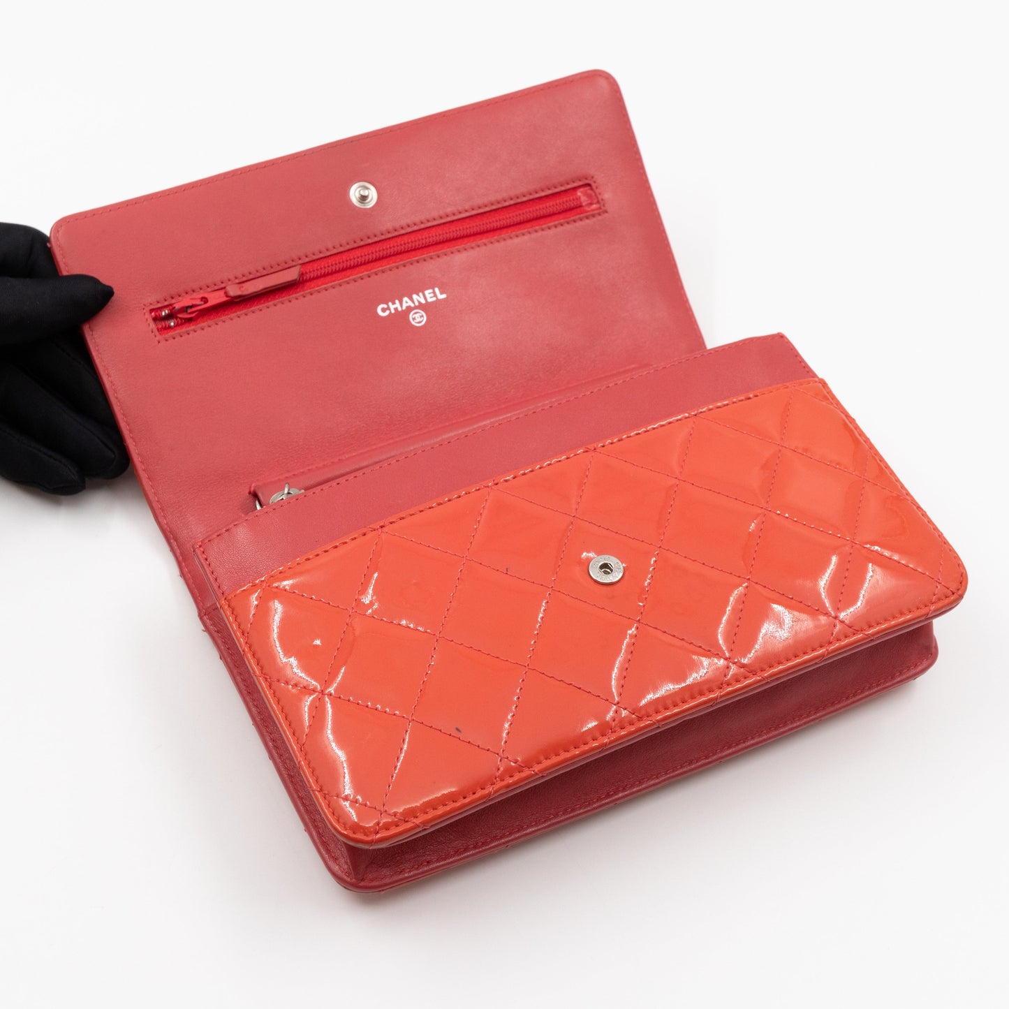 Classic Wallet on Chain Coral Pink Patent Leather